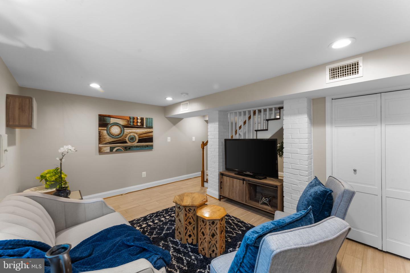 412 E DUNCAN AVE, ALEXANDRIA, Virginia 22301, 2 Bedrooms Bedrooms, ,2 BathroomsBathrooms,Residential,For sale,412 E DUNCAN AVE,VAAX2046220 MLS # VAAX2046220