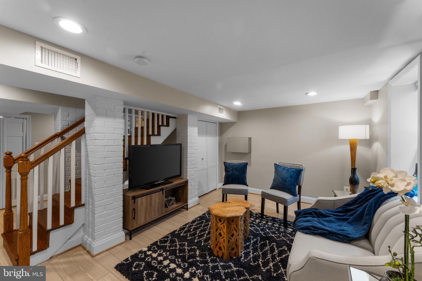 412 E DUNCAN AVE, ALEXANDRIA, Virginia 22301, 2 Bedrooms Bedrooms, ,2 BathroomsBathrooms,Residential,For sale,412 E DUNCAN AVE,VAAX2046220 MLS # VAAX2046220