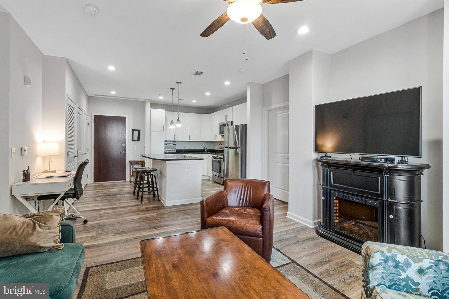 444 W BROAD ST #401, FALLS CHURCH, Virginia 22046, 2 Bedrooms Bedrooms, ,2 BathroomsBathrooms,Residential,For sale,444 W BROAD ST #401,VAFA2003084 MLS # VAFA2003084