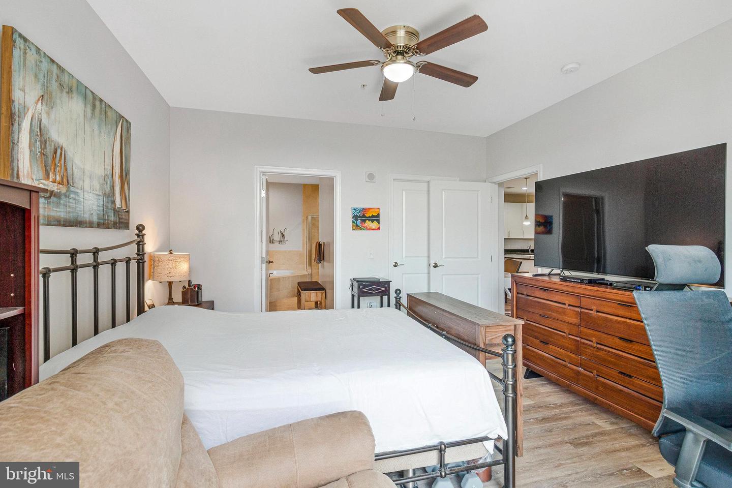 444 W BROAD ST #401, FALLS CHURCH, Virginia 22046, 2 Bedrooms Bedrooms, ,2 BathroomsBathrooms,Residential,For sale,444 W BROAD ST #401,VAFA2003084 MLS # VAFA2003084