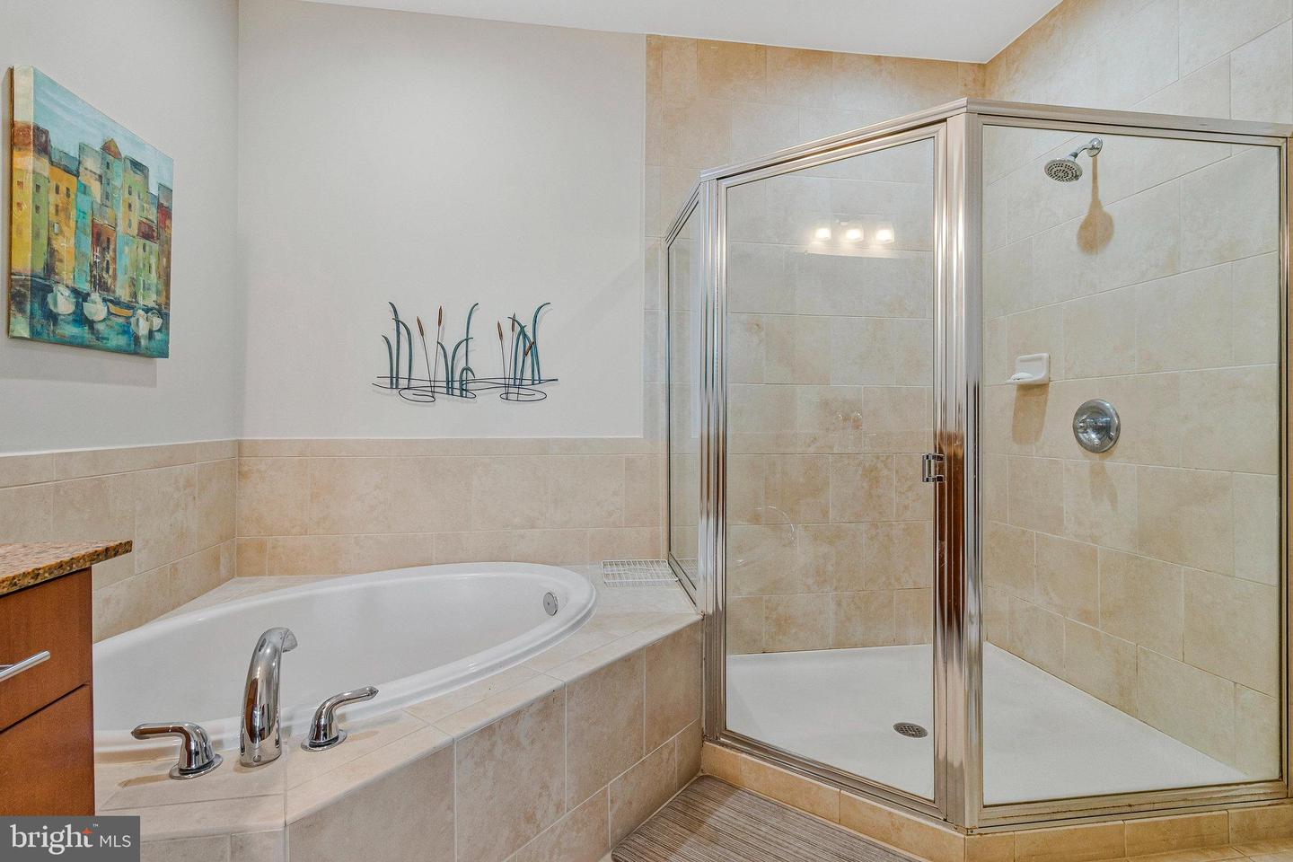 444 W BROAD ST #401, FALLS CHURCH, Virginia 22046, 2 Bedrooms Bedrooms, ,2 BathroomsBathrooms,Residential,For sale,444 W BROAD ST #401,VAFA2003084 MLS # VAFA2003084