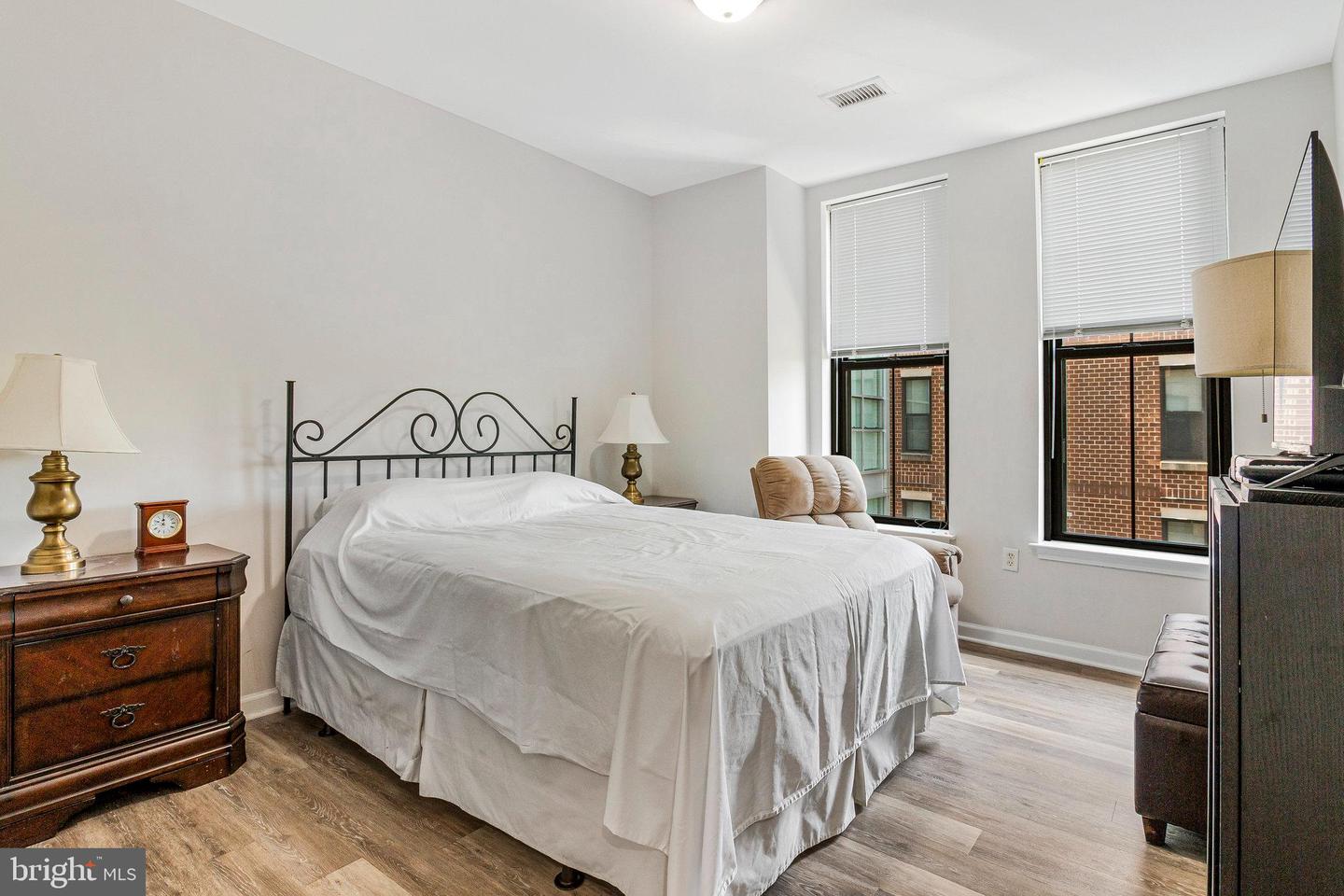 444 W BROAD ST #401, FALLS CHURCH, Virginia 22046, 2 Bedrooms Bedrooms, ,2 BathroomsBathrooms,Residential,For sale,444 W BROAD ST #401,VAFA2003084 MLS # VAFA2003084