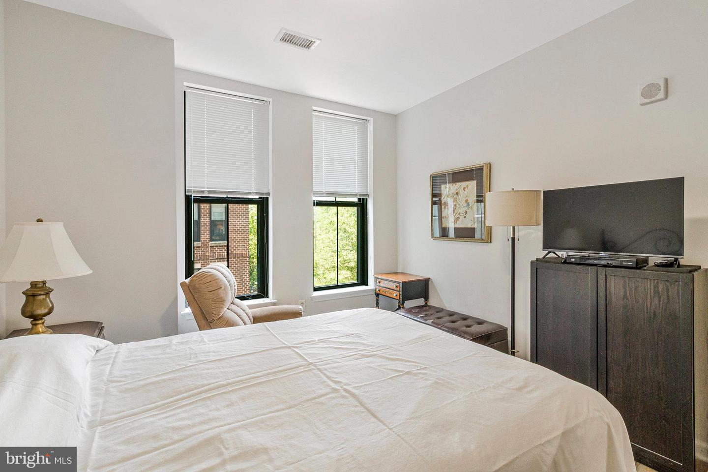 444 W BROAD ST #401, FALLS CHURCH, Virginia 22046, 2 Bedrooms Bedrooms, ,2 BathroomsBathrooms,Residential,For sale,444 W BROAD ST #401,VAFA2003084 MLS # VAFA2003084