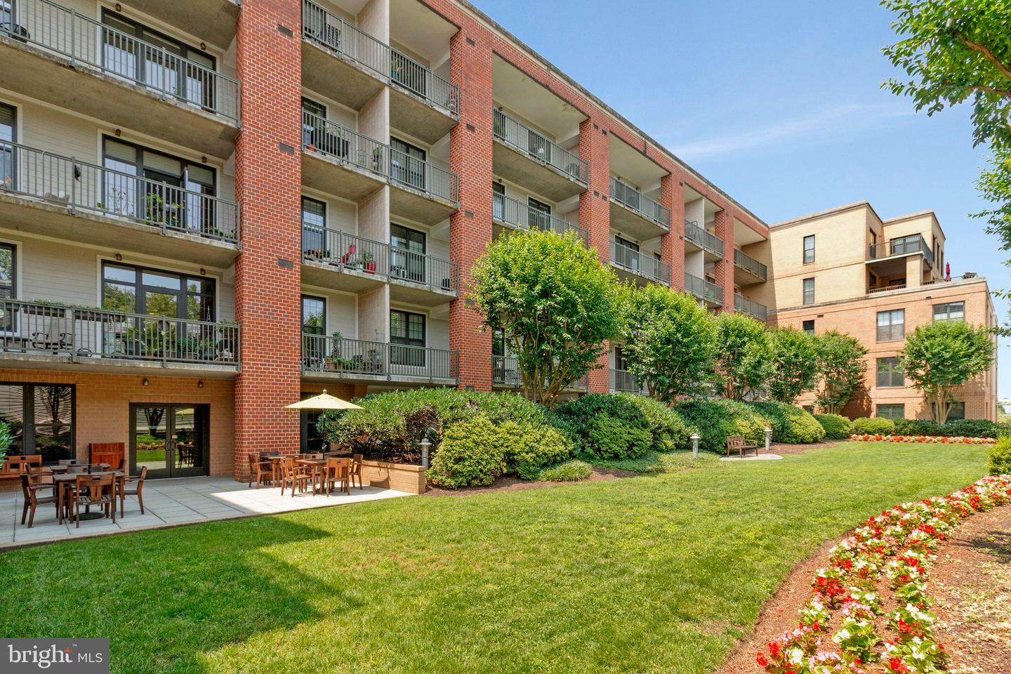 444 W BROAD ST #401, FALLS CHURCH, Virginia 22046, 2 Bedrooms Bedrooms, ,2 BathroomsBathrooms,Residential,For sale,444 W BROAD ST #401,VAFA2003084 MLS # VAFA2003084