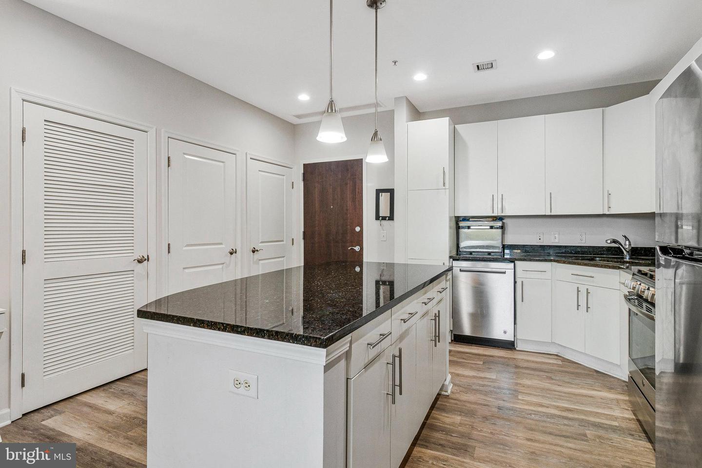 444 W BROAD ST #401, FALLS CHURCH, Virginia 22046, 2 Bedrooms Bedrooms, ,2 BathroomsBathrooms,Residential,For sale,444 W BROAD ST #401,VAFA2003084 MLS # VAFA2003084