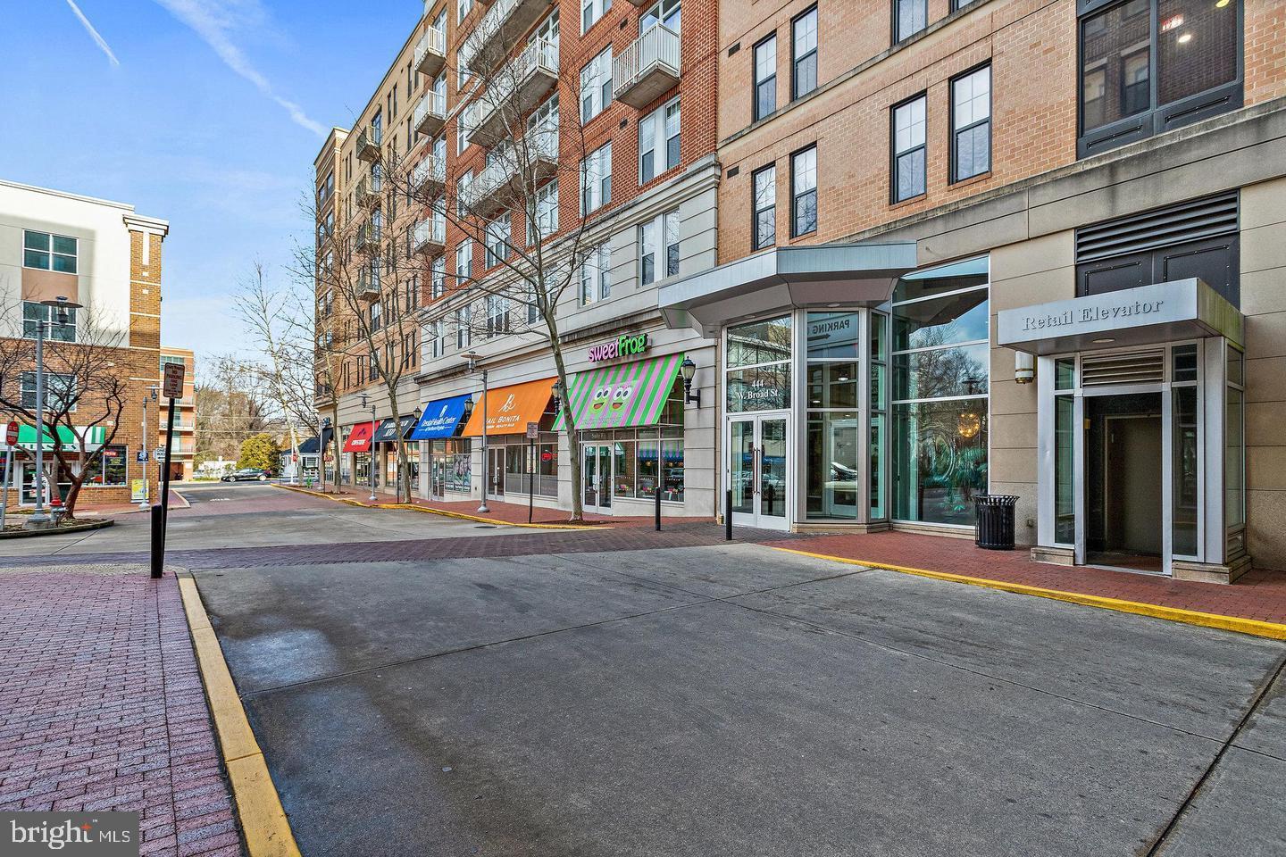 444 W BROAD ST #401, FALLS CHURCH, Virginia 22046, 2 Bedrooms Bedrooms, ,2 BathroomsBathrooms,Residential,For sale,444 W BROAD ST #401,VAFA2003084 MLS # VAFA2003084