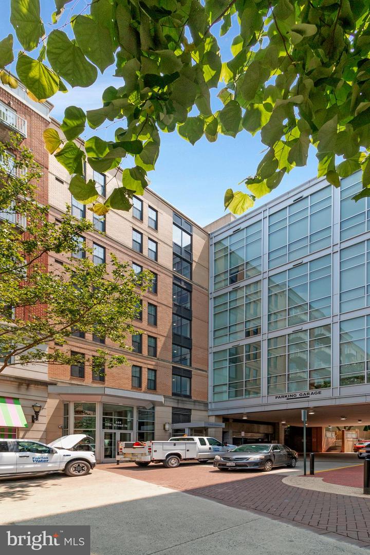 444 W BROAD ST #401, FALLS CHURCH, Virginia 22046, 2 Bedrooms Bedrooms, ,2 BathroomsBathrooms,Residential,For sale,444 W BROAD ST #401,VAFA2003084 MLS # VAFA2003084