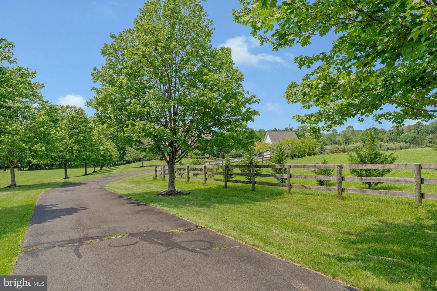 14300 DOWDEN DOWNS DR, HAYMARKET, Virginia 20169, 5 Bedrooms Bedrooms, ,4 BathroomsBathrooms,Residential,For sale,14300 DOWDEN DOWNS DR,VAPW2096602 MLS # VAPW2096602