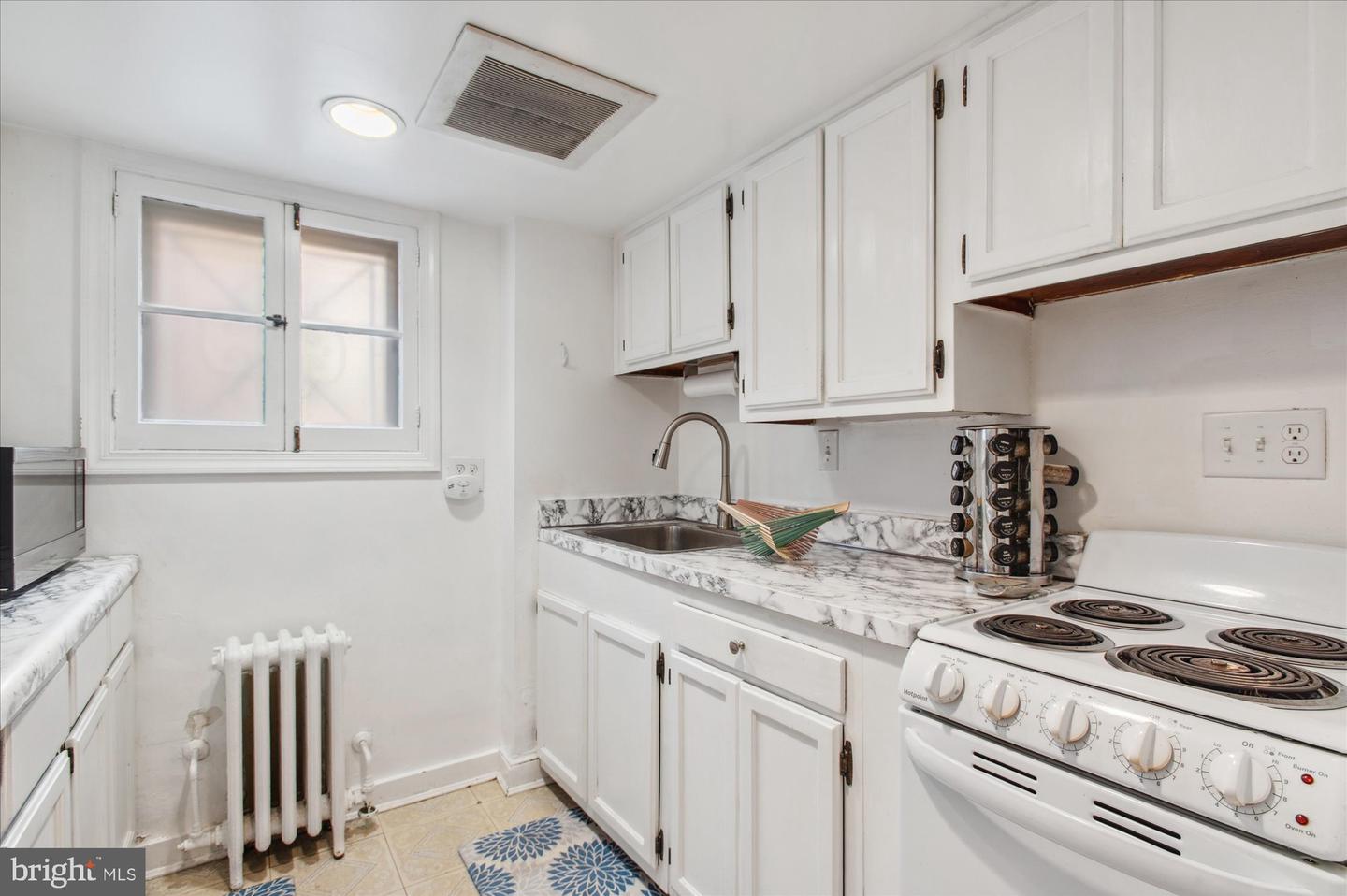6 7TH ST SE, WASHINGTON, District Of Columbia 20003, 6 Bedrooms Bedrooms, ,5 BathroomsBathrooms,Residential,For sale,6 7TH ST SE,DCDC2204752 MLS # DCDC2204752