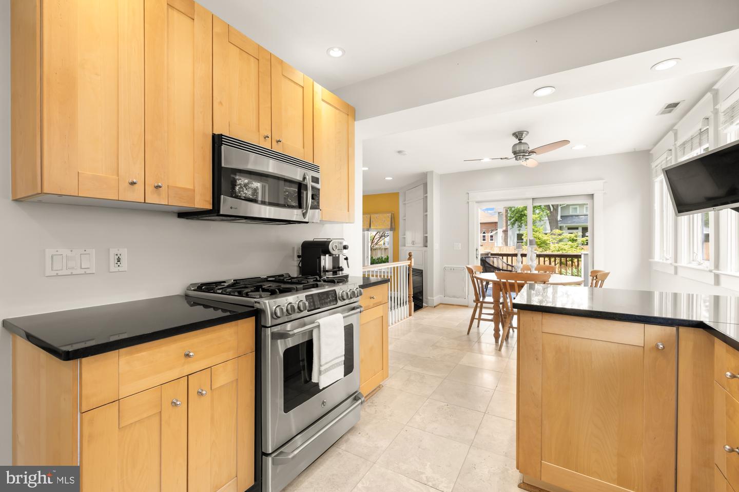 208 E CUSTIS AVE, ALEXANDRIA, Virginia 22301, 4 Bedrooms Bedrooms, ,2 BathroomsBathrooms,Residential,For sale,208 E CUSTIS AVE,VAAX2046304 MLS # VAAX2046304