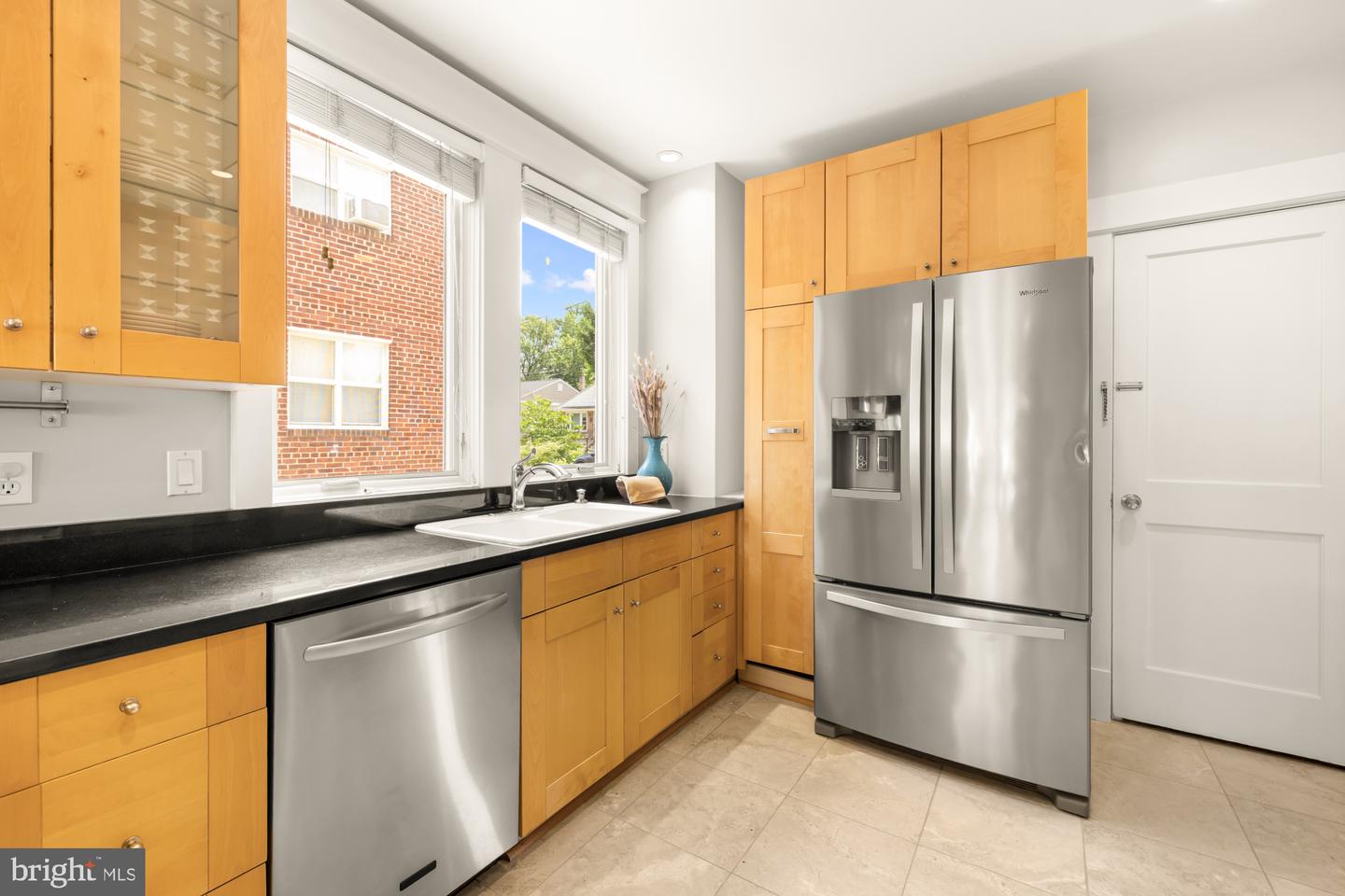 208 E CUSTIS AVE, ALEXANDRIA, Virginia 22301, 4 Bedrooms Bedrooms, ,2 BathroomsBathrooms,Residential,For sale,208 E CUSTIS AVE,VAAX2046304 MLS # VAAX2046304