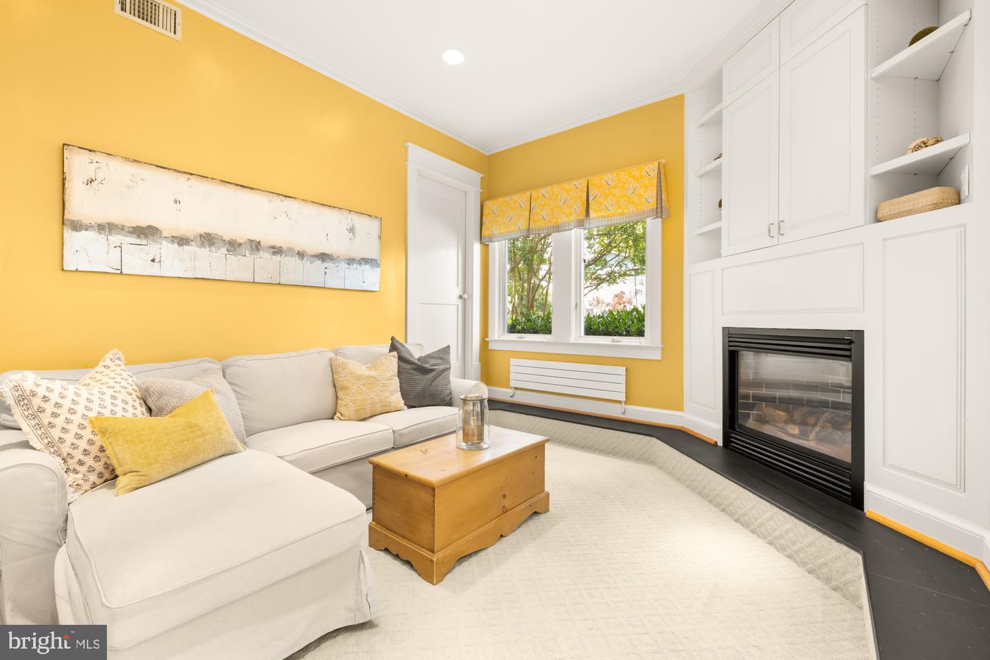 208 E CUSTIS AVE, ALEXANDRIA, Virginia 22301, 4 Bedrooms Bedrooms, ,2 BathroomsBathrooms,Residential,For sale,208 E CUSTIS AVE,VAAX2046304 MLS # VAAX2046304