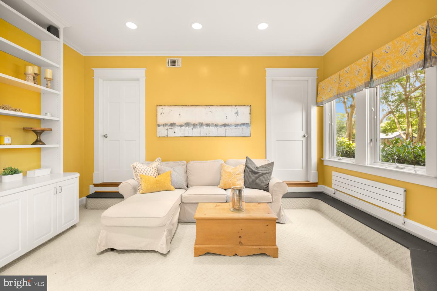 208 E CUSTIS AVE, ALEXANDRIA, Virginia 22301, 4 Bedrooms Bedrooms, ,2 BathroomsBathrooms,Residential,For sale,208 E CUSTIS AVE,VAAX2046304 MLS # VAAX2046304