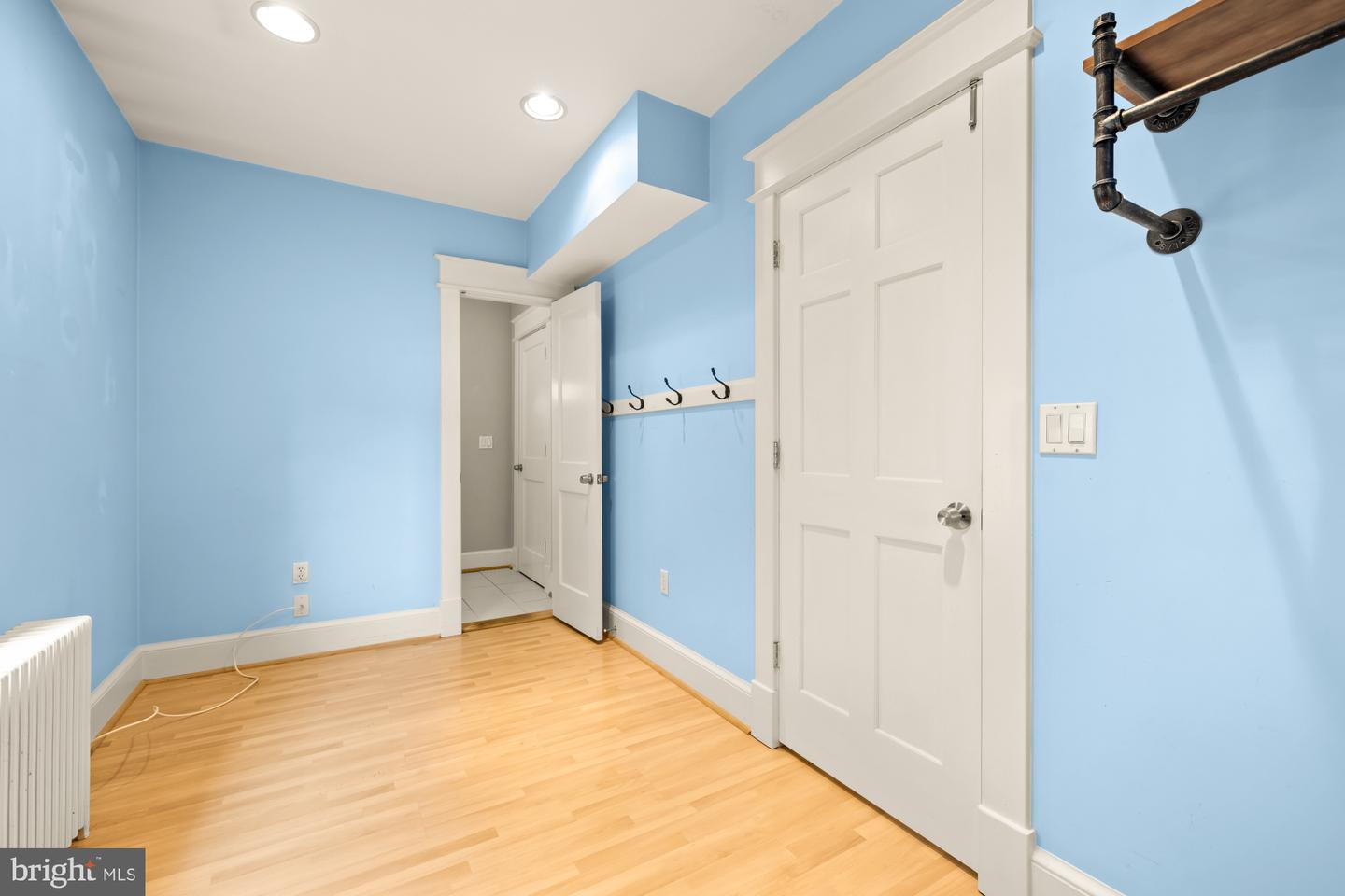 208 E CUSTIS AVE, ALEXANDRIA, Virginia 22301, 4 Bedrooms Bedrooms, ,2 BathroomsBathrooms,Residential,For sale,208 E CUSTIS AVE,VAAX2046304 MLS # VAAX2046304