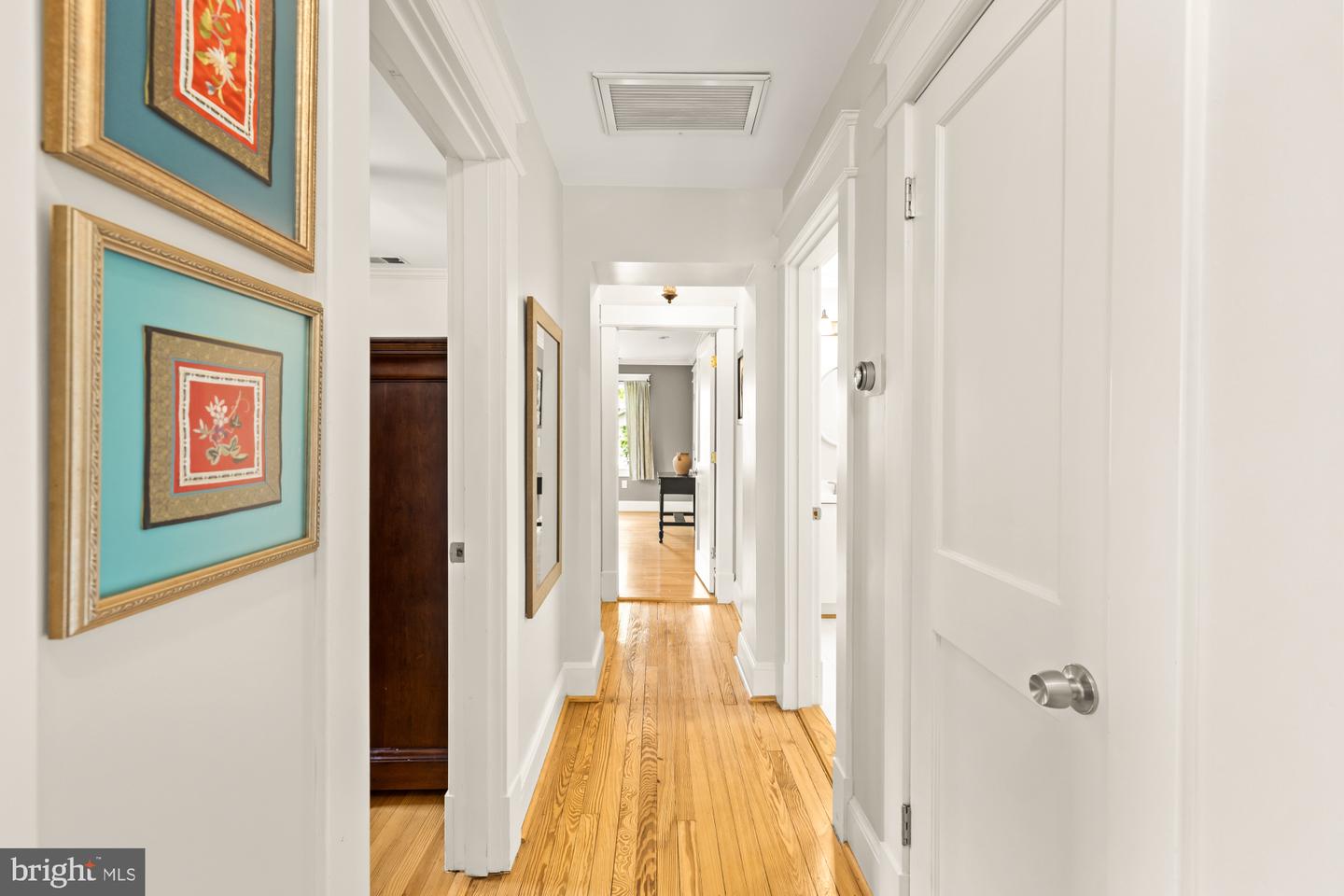 208 E CUSTIS AVE, ALEXANDRIA, Virginia 22301, 4 Bedrooms Bedrooms, ,2 BathroomsBathrooms,Residential,For sale,208 E CUSTIS AVE,VAAX2046304 MLS # VAAX2046304