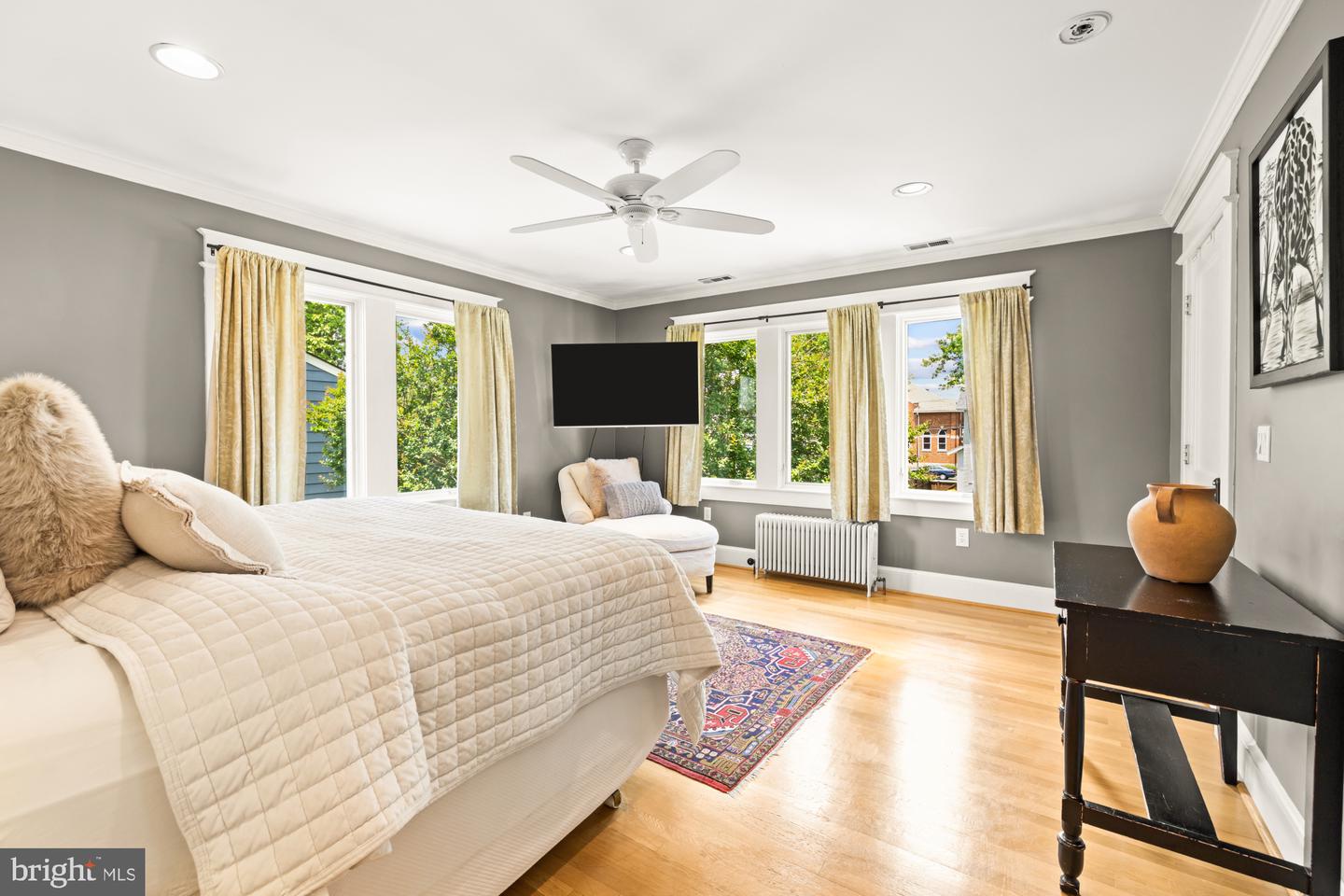 208 E CUSTIS AVE, ALEXANDRIA, Virginia 22301, 4 Bedrooms Bedrooms, ,2 BathroomsBathrooms,Residential,For sale,208 E CUSTIS AVE,VAAX2046304 MLS # VAAX2046304