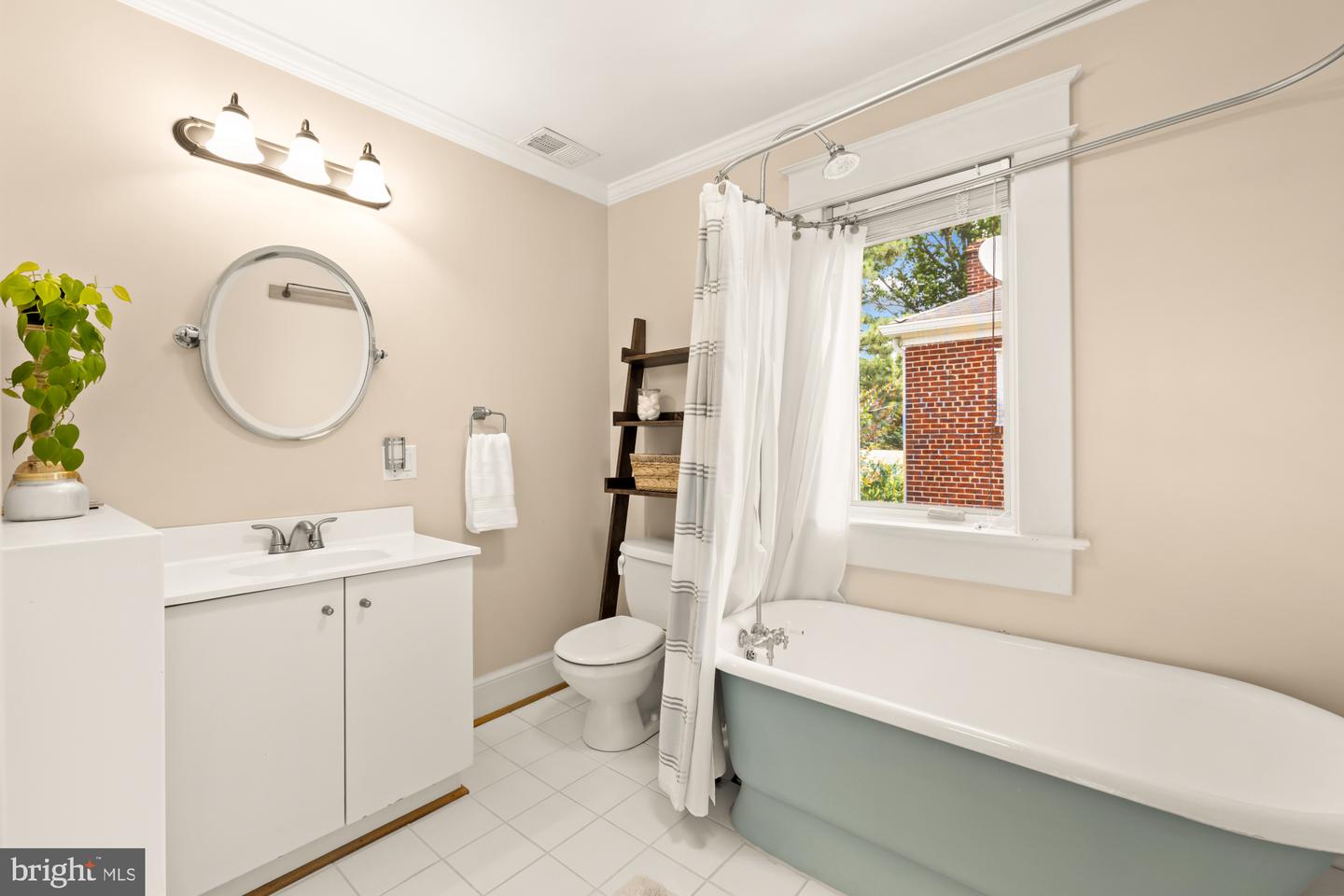 208 E CUSTIS AVE, ALEXANDRIA, Virginia 22301, 4 Bedrooms Bedrooms, ,2 BathroomsBathrooms,Residential,For sale,208 E CUSTIS AVE,VAAX2046304 MLS # VAAX2046304