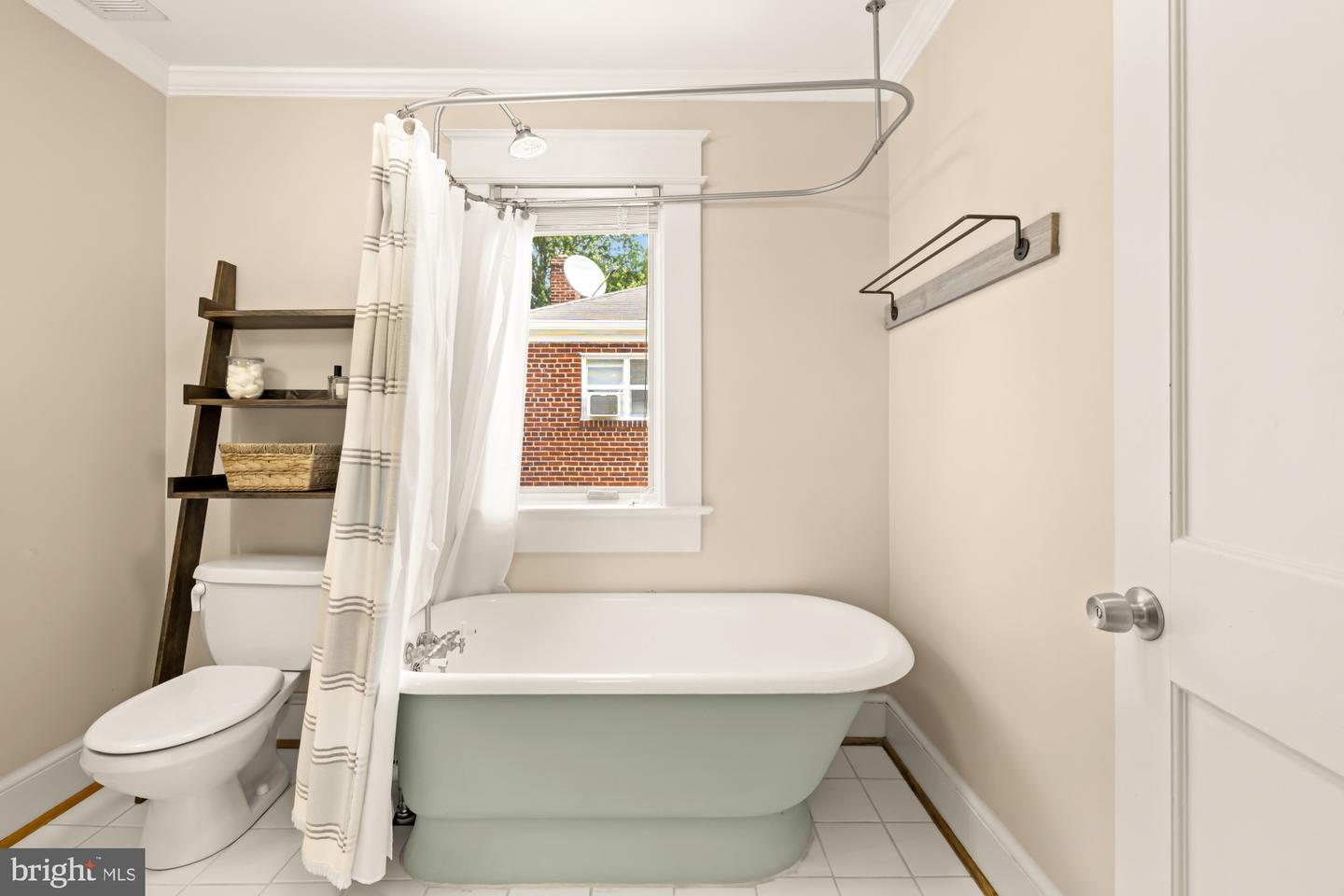 208 E CUSTIS AVE, ALEXANDRIA, Virginia 22301, 4 Bedrooms Bedrooms, ,2 BathroomsBathrooms,Residential,For sale,208 E CUSTIS AVE,VAAX2046304 MLS # VAAX2046304