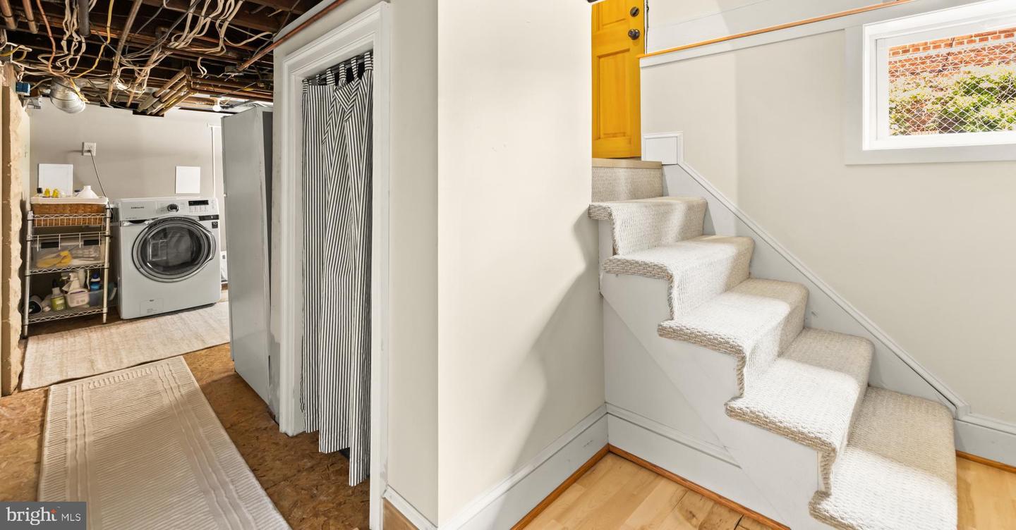 208 E CUSTIS AVE, ALEXANDRIA, Virginia 22301, 4 Bedrooms Bedrooms, ,2 BathroomsBathrooms,Residential,For sale,208 E CUSTIS AVE,VAAX2046304 MLS # VAAX2046304