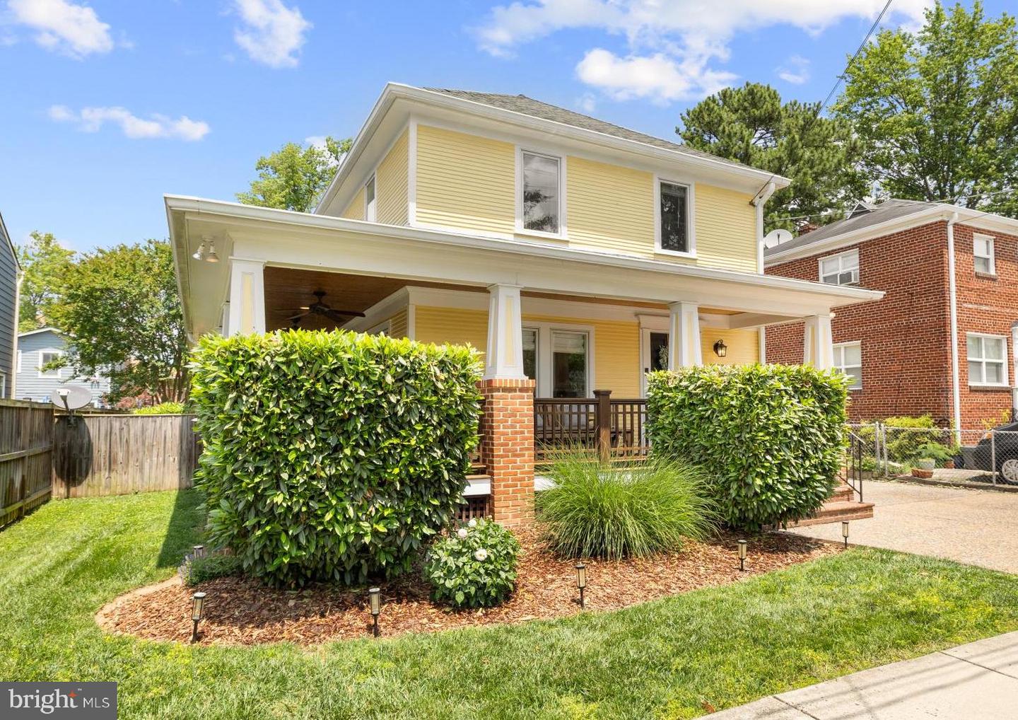208 E CUSTIS AVE, ALEXANDRIA, Virginia 22301, 4 Bedrooms Bedrooms, ,2 BathroomsBathrooms,Residential,For sale,208 E CUSTIS AVE,VAAX2046304 MLS # VAAX2046304