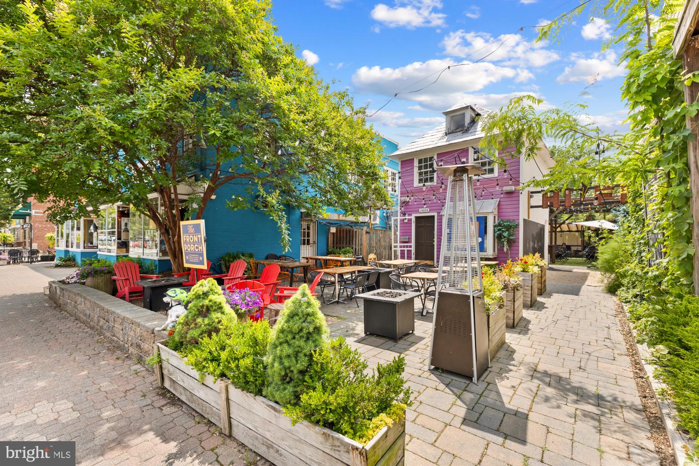 208 E CUSTIS AVE, ALEXANDRIA, Virginia 22301, 4 Bedrooms Bedrooms, ,2 BathroomsBathrooms,Residential,For sale,208 E CUSTIS AVE,VAAX2046304 MLS # VAAX2046304