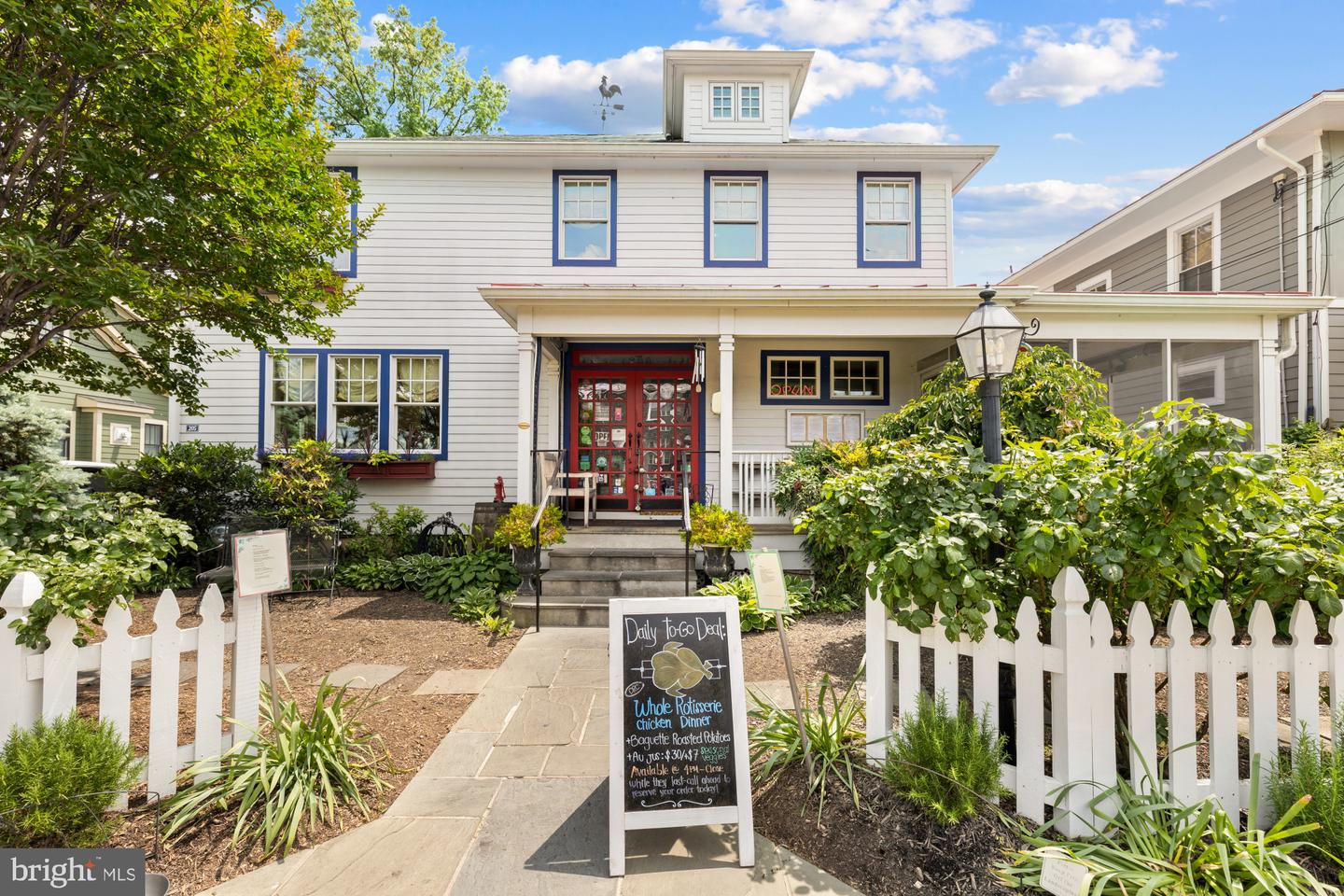 208 E CUSTIS AVE, ALEXANDRIA, Virginia 22301, 4 Bedrooms Bedrooms, ,2 BathroomsBathrooms,Residential,For sale,208 E CUSTIS AVE,VAAX2046304 MLS # VAAX2046304