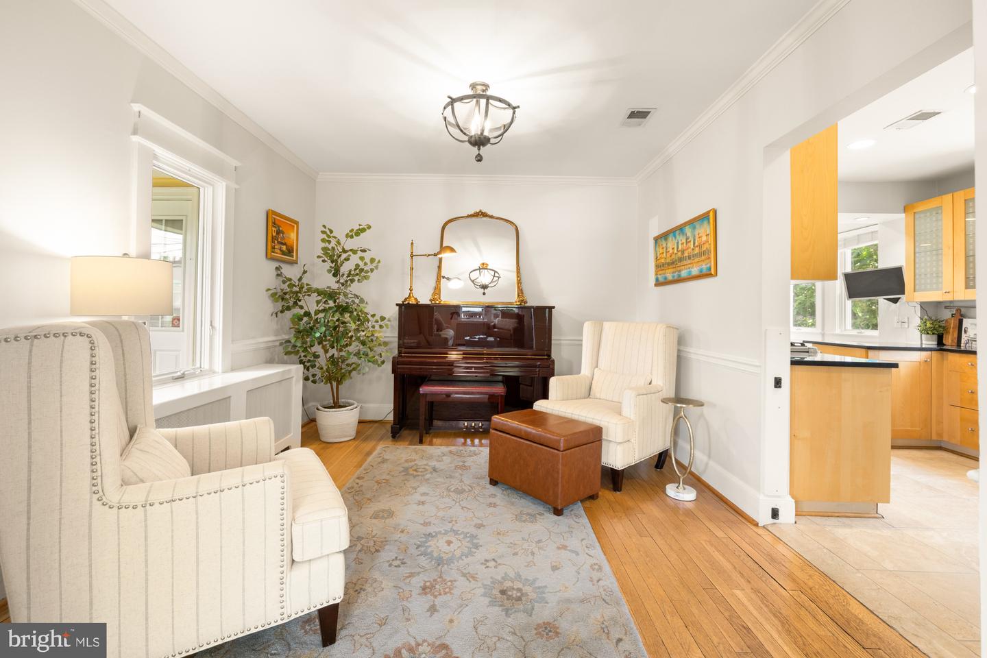 208 E CUSTIS AVE, ALEXANDRIA, Virginia 22301, 4 Bedrooms Bedrooms, ,2 BathroomsBathrooms,Residential,For sale,208 E CUSTIS AVE,VAAX2046304 MLS # VAAX2046304