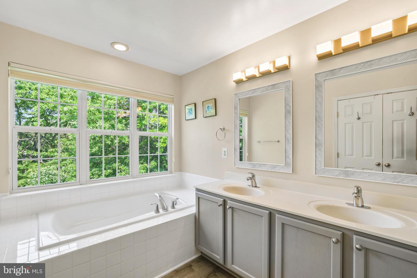17542 FALLS PL, ROUND HILL, Virginia 20141, 4 Bedrooms Bedrooms, ,3 BathroomsBathrooms,Residential,For sale,17542 FALLS PL,VALO2099108 MLS # VALO2099108