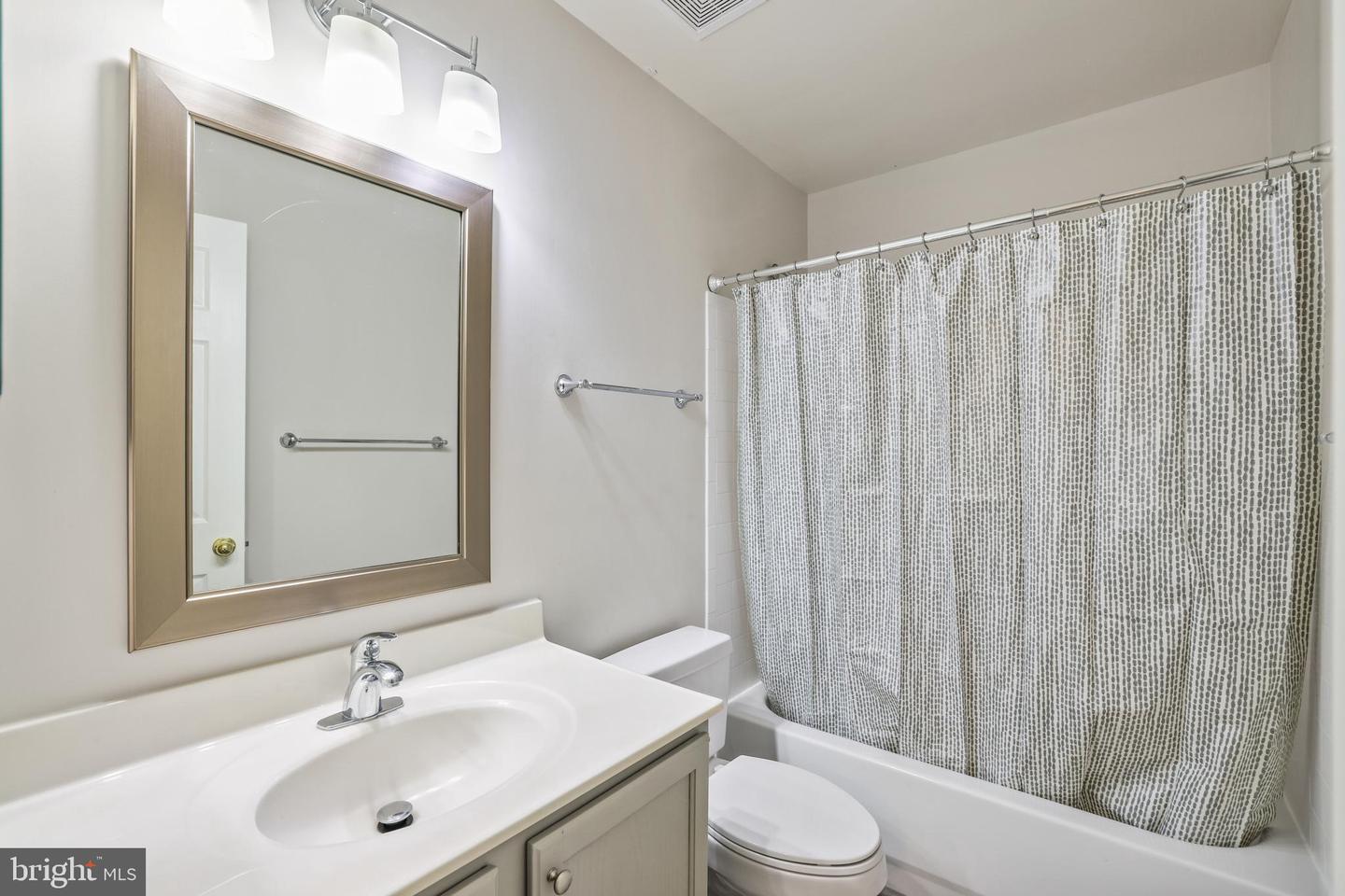 17542 FALLS PL, ROUND HILL, Virginia 20141, 4 Bedrooms Bedrooms, ,3 BathroomsBathrooms,Residential,For sale,17542 FALLS PL,VALO2099108 MLS # VALO2099108