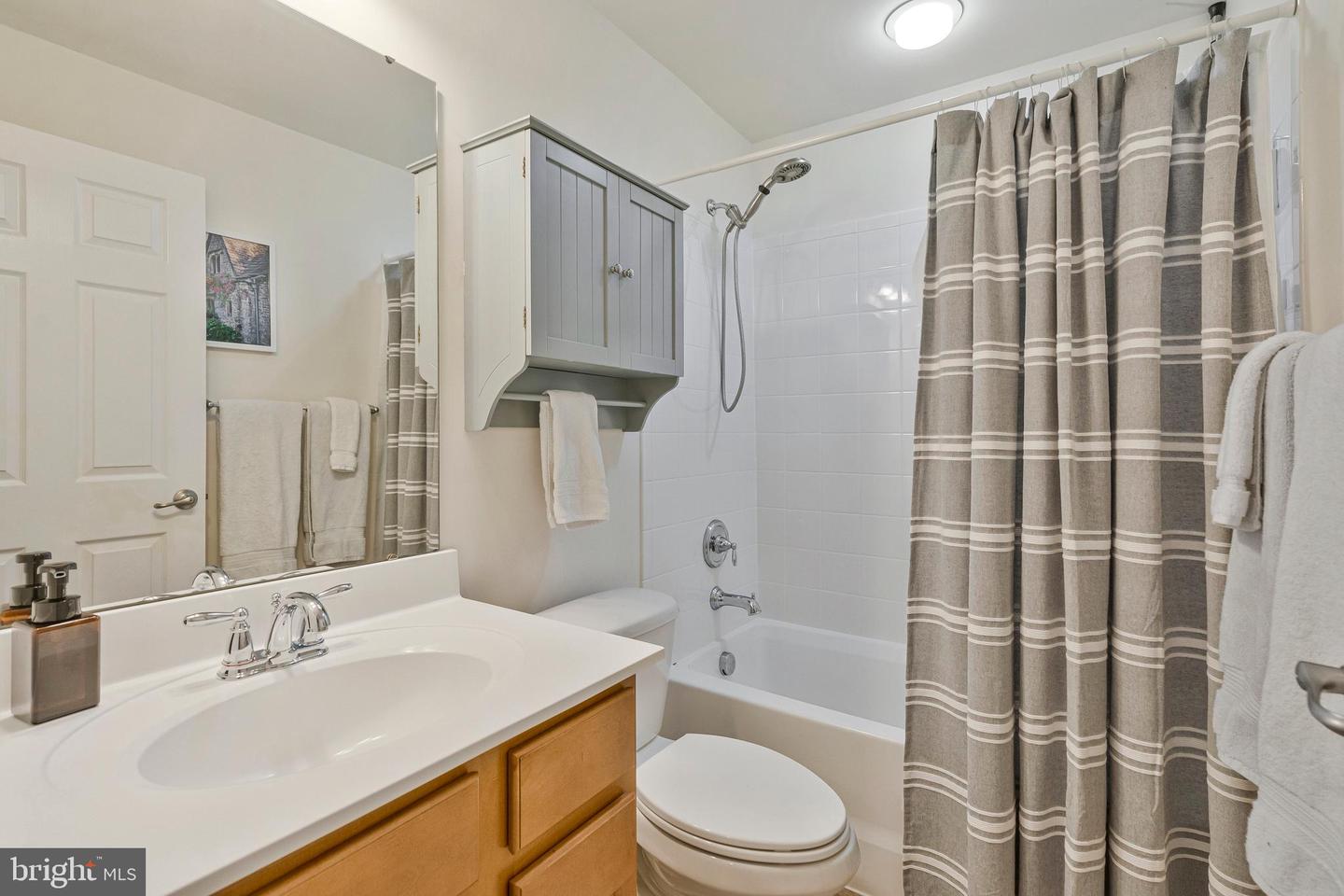 41566 BOSTONIAN PL, ALDIE, Virginia 20105, 5 Bedrooms Bedrooms, ,3 BathroomsBathrooms,Residential,For sale,41566 BOSTONIAN PL,VALO2099114 MLS # VALO2099114