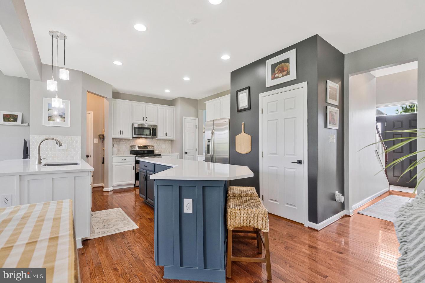 41566 BOSTONIAN PL, ALDIE, Virginia 20105, 5 Bedrooms Bedrooms, ,3 BathroomsBathrooms,Residential,For sale,41566 BOSTONIAN PL,VALO2099114 MLS # VALO2099114