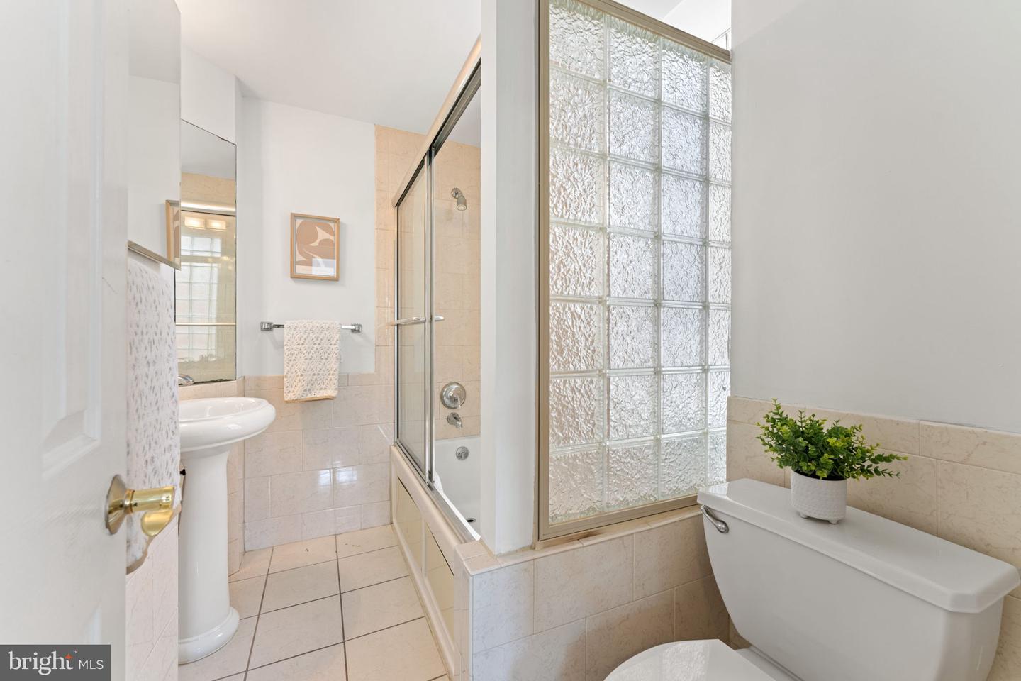1419 CLIFTON ST NW #204, WASHINGTON, District Of Columbia 20009, 2 Bedrooms Bedrooms, ,2 BathroomsBathrooms,Residential,For sale,1419 CLIFTON ST NW #204,DCDC2204710 MLS # DCDC2204710
