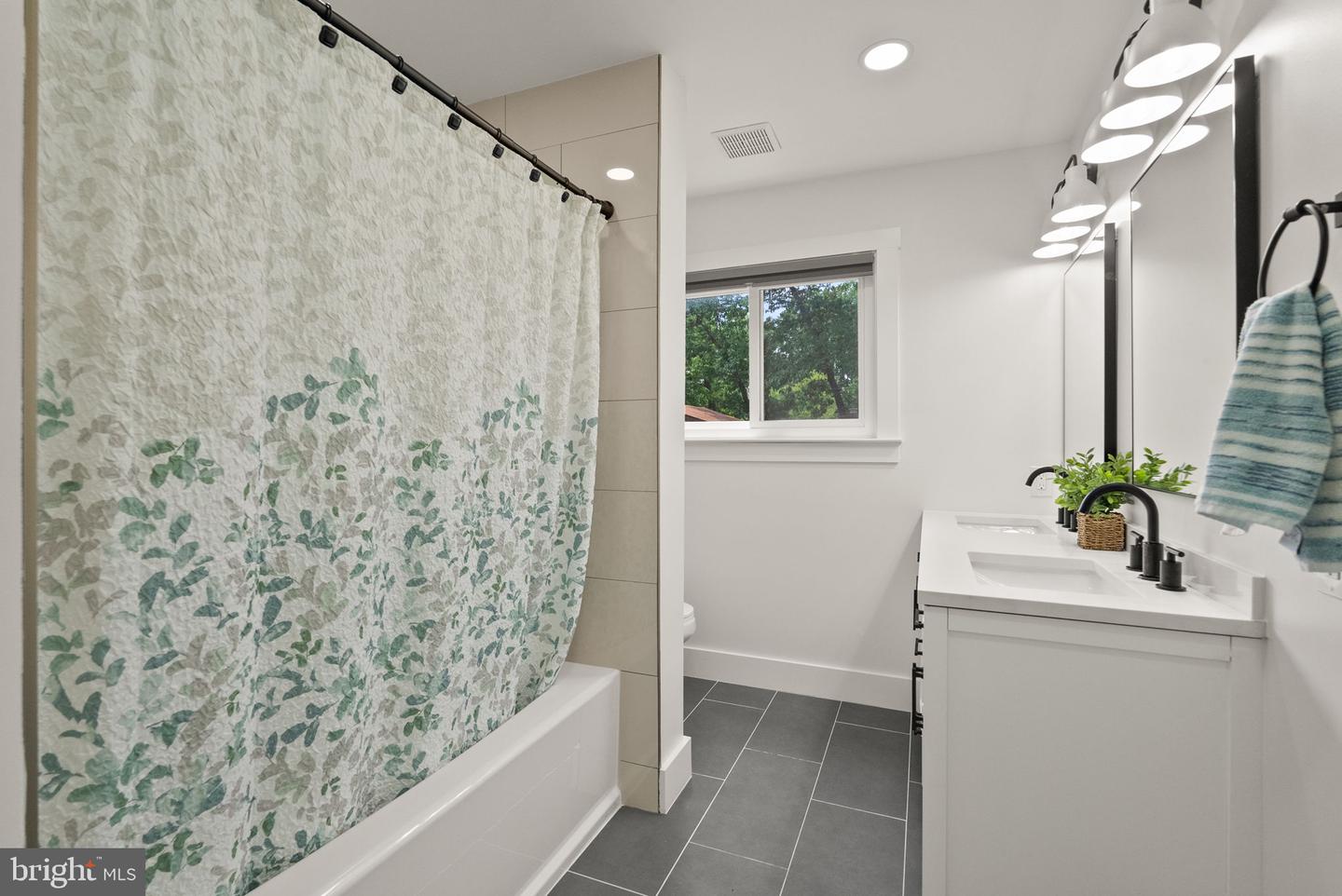 7816 WENDY RIDGE LN, ANNANDALE, Virginia 22003, 4 Bedrooms Bedrooms, ,3 BathroomsBathrooms,Residential,For sale,7816 WENDY RIDGE LN,VAFX2246638 MLS # VAFX2246638