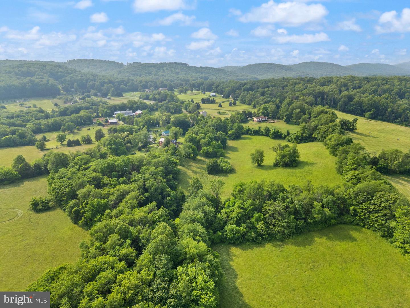 5049 FAIRVIEW LN, BROAD RUN, Virginia 20137, 3 Bedrooms Bedrooms, ,2 BathroomsBathrooms,Residential,For sale,5049 FAIRVIEW LN,VAFQ2016988 MLS # VAFQ2016988
