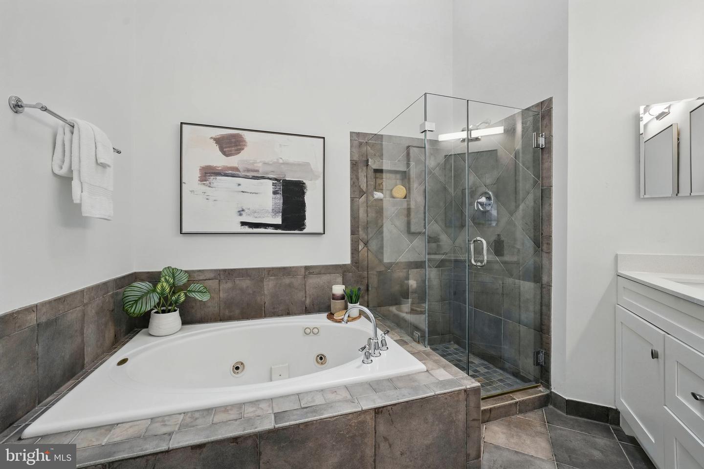 1393 HERITAGE OAK WAY, RESTON, Virginia 20194, 3 Bedrooms Bedrooms, ,2 BathroomsBathrooms,Residential,For sale,1393 HERITAGE OAK WAY,VAFX2246468 MLS # VAFX2246468