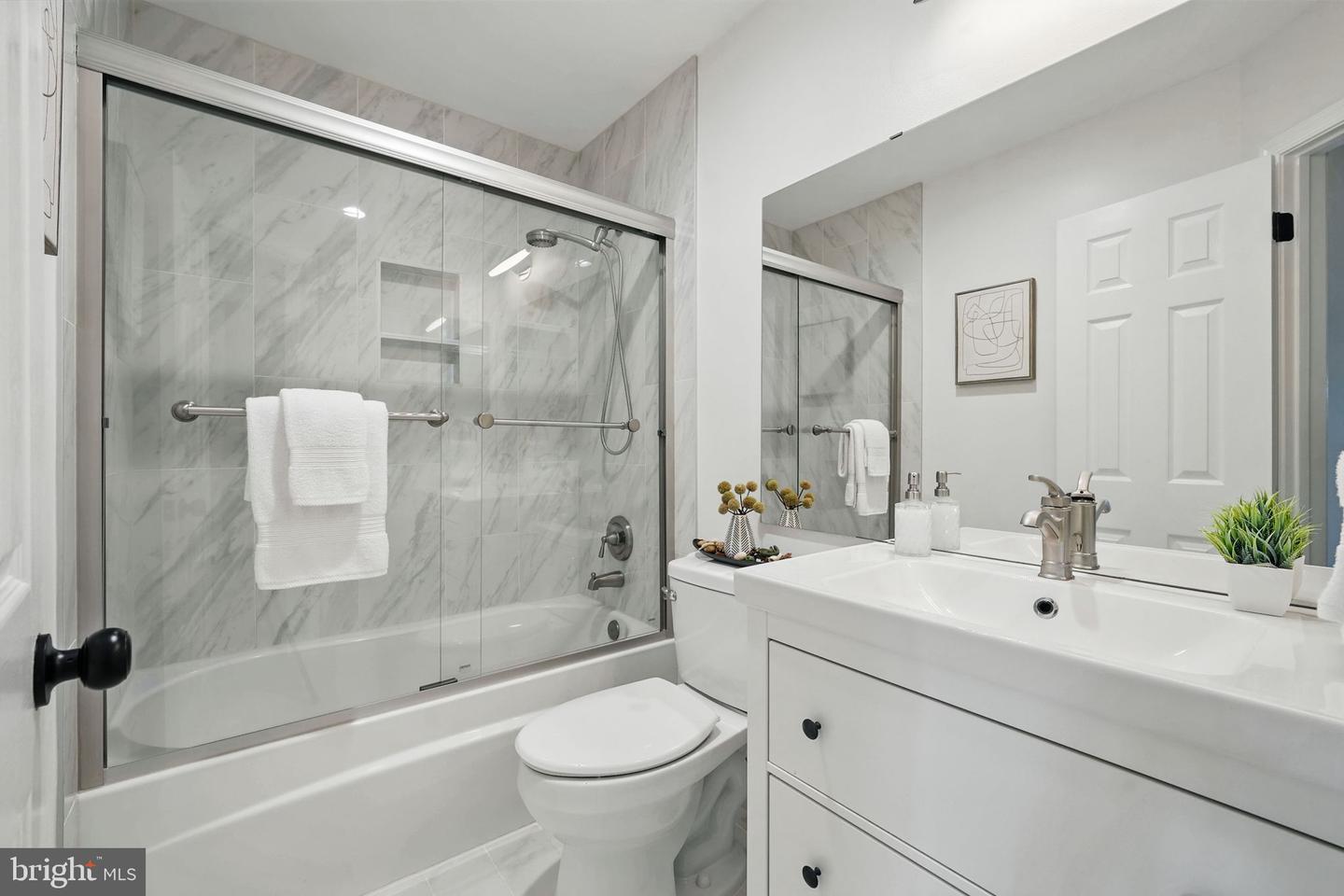 1393 HERITAGE OAK WAY, RESTON, Virginia 20194, 3 Bedrooms Bedrooms, ,2 BathroomsBathrooms,Residential,For sale,1393 HERITAGE OAK WAY,VAFX2246468 MLS # VAFX2246468