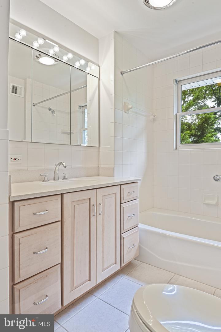 10108 GLENMERE RD, FAIRFAX, Virginia 22032, 5 Bedrooms Bedrooms, ,4 BathroomsBathrooms,Residential,For sale,10108 GLENMERE RD,VAFX2246488 MLS # VAFX2246488
