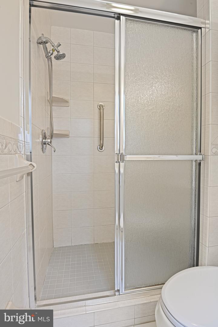 10108 GLENMERE RD, FAIRFAX, Virginia 22032, 5 Bedrooms Bedrooms, ,4 BathroomsBathrooms,Residential,For sale,10108 GLENMERE RD,VAFX2246488 MLS # VAFX2246488