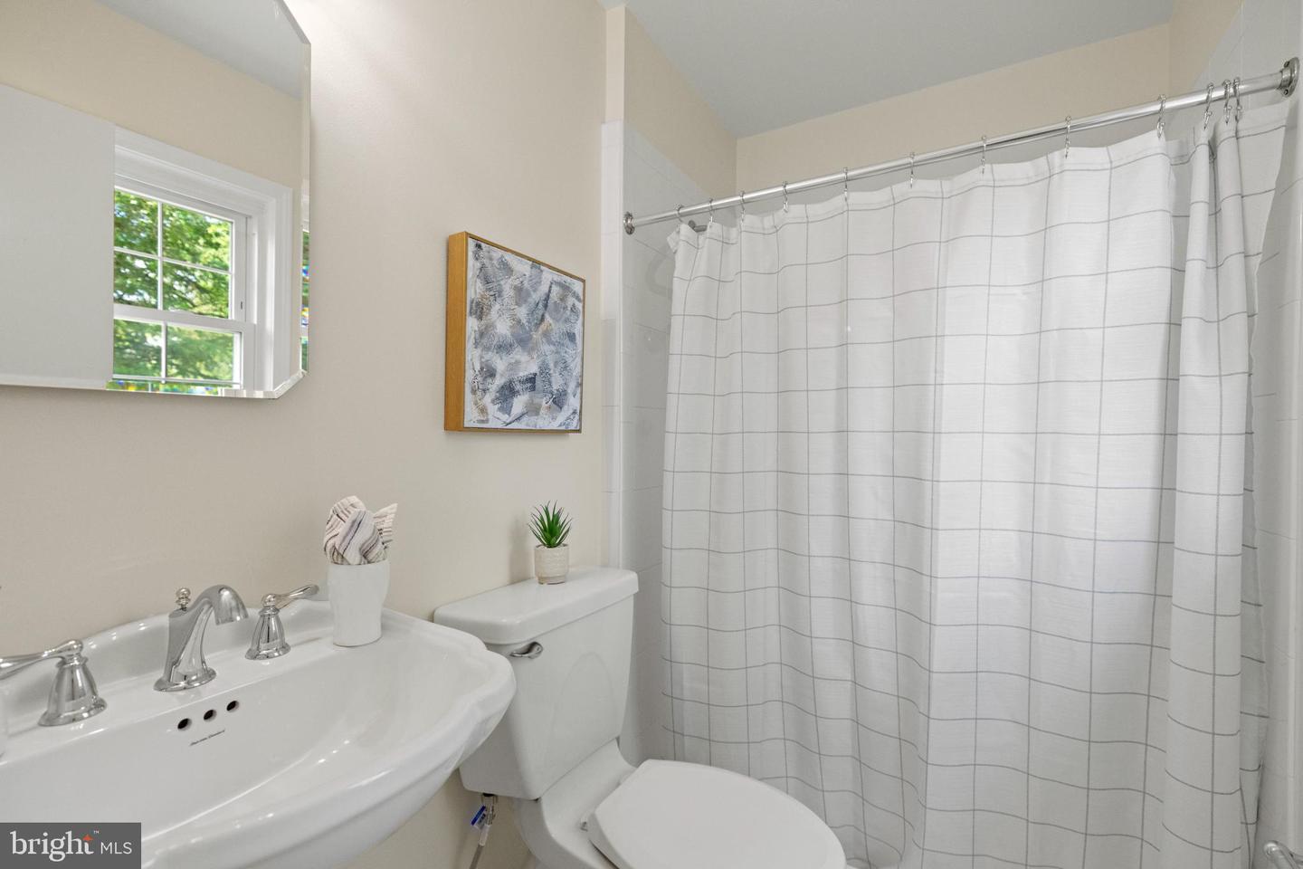 7815 WELCH CT, ALEXANDRIA, Virginia 22315, 4 Bedrooms Bedrooms, ,2 BathroomsBathrooms,Residential,For sale,7815 WELCH CT,VAFX2246588 MLS # VAFX2246588