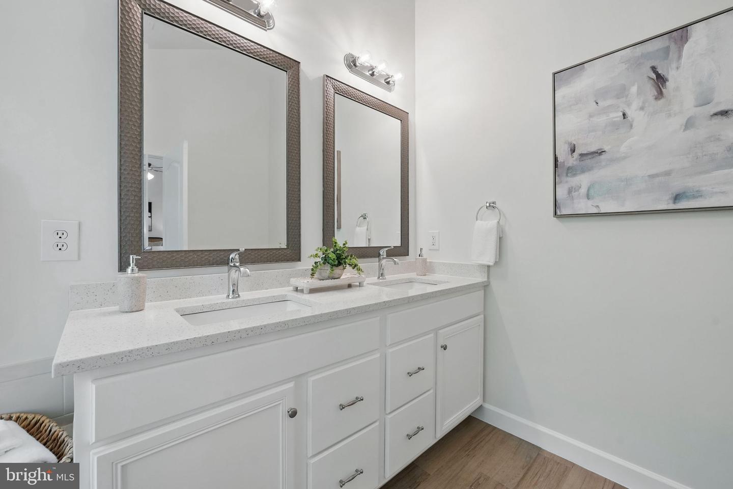 5605 SWIFT CREEK CT, HAYMARKET, Virginia 20169, 3 Bedrooms Bedrooms, ,3 BathroomsBathrooms,Residential,For sale,5605 SWIFT CREEK CT,VAPW2096676 MLS # VAPW2096676
