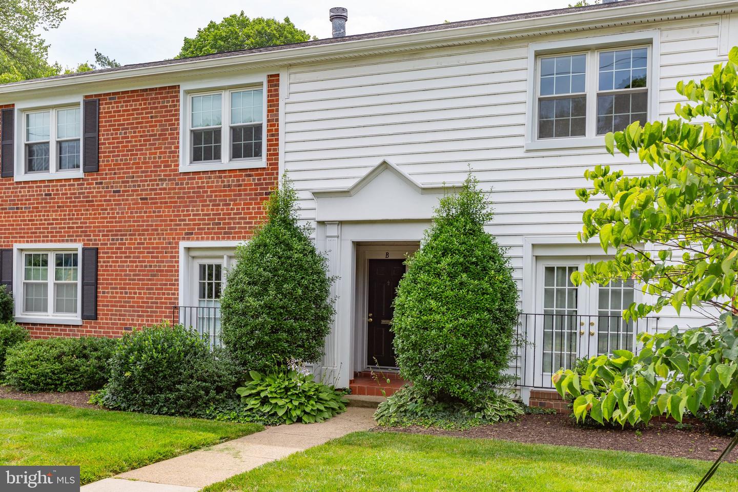 2637 S WALTER REED DR #B, ARLINGTON, Virginia 22206, 2 Bedrooms Bedrooms, ,1 BathroomBathrooms,Residential,For sale,2637 S WALTER REED DR #B,VAAR2059018 MLS # VAAR2059018