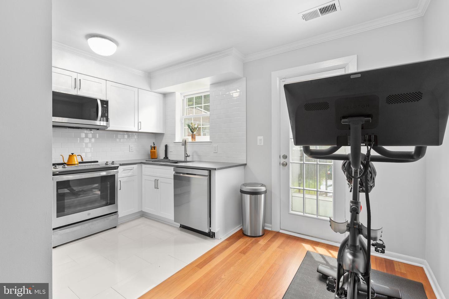 2637 S WALTER REED DR #B, ARLINGTON, Virginia 22206, 2 Bedrooms Bedrooms, ,1 BathroomBathrooms,Residential,For sale,2637 S WALTER REED DR #B,VAAR2059018 MLS # VAAR2059018