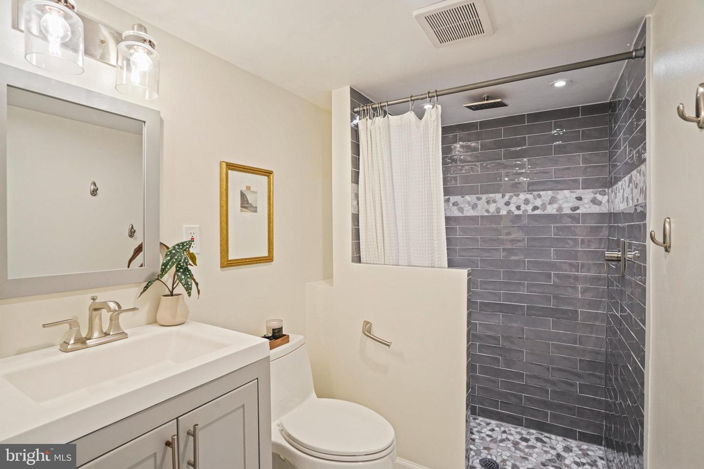 1715 A ST SE, WASHINGTON, District Of Columbia 20003, 4 Bedrooms Bedrooms, ,2 BathroomsBathrooms,Residential,For sale,1715 A ST SE,DCDC2205270 MLS # DCDC2205270
