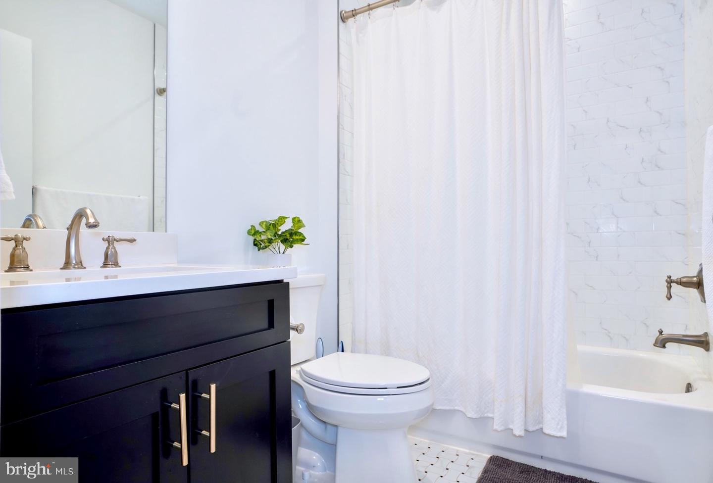 1823 KALORAMA RD NW, WASHINGTON, District Of Columbia 20009, 8 Bedrooms Bedrooms, ,8 BathroomsBathrooms,Residential,For sale,1823 KALORAMA RD NW,DCDC2205312 MLS # DCDC2205312