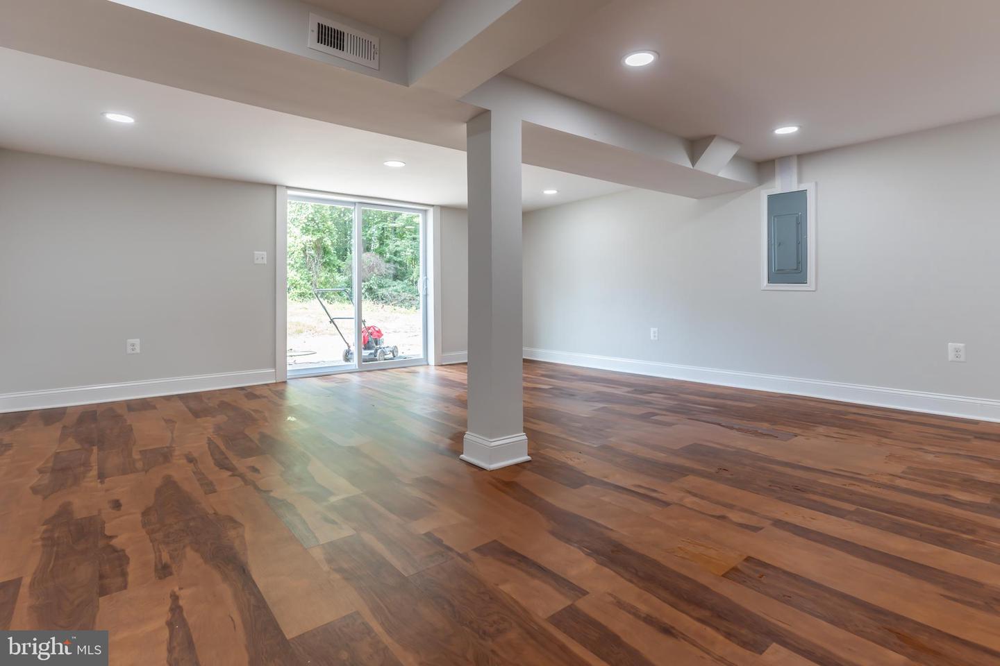 8308 FRYE RD, ALEXANDRIA, Virginia 22309, 3 Bedrooms Bedrooms, ,3 BathroomsBathrooms,Residential,For sale,8308 FRYE RD,VAFX2246962 MLS # VAFX2246962
