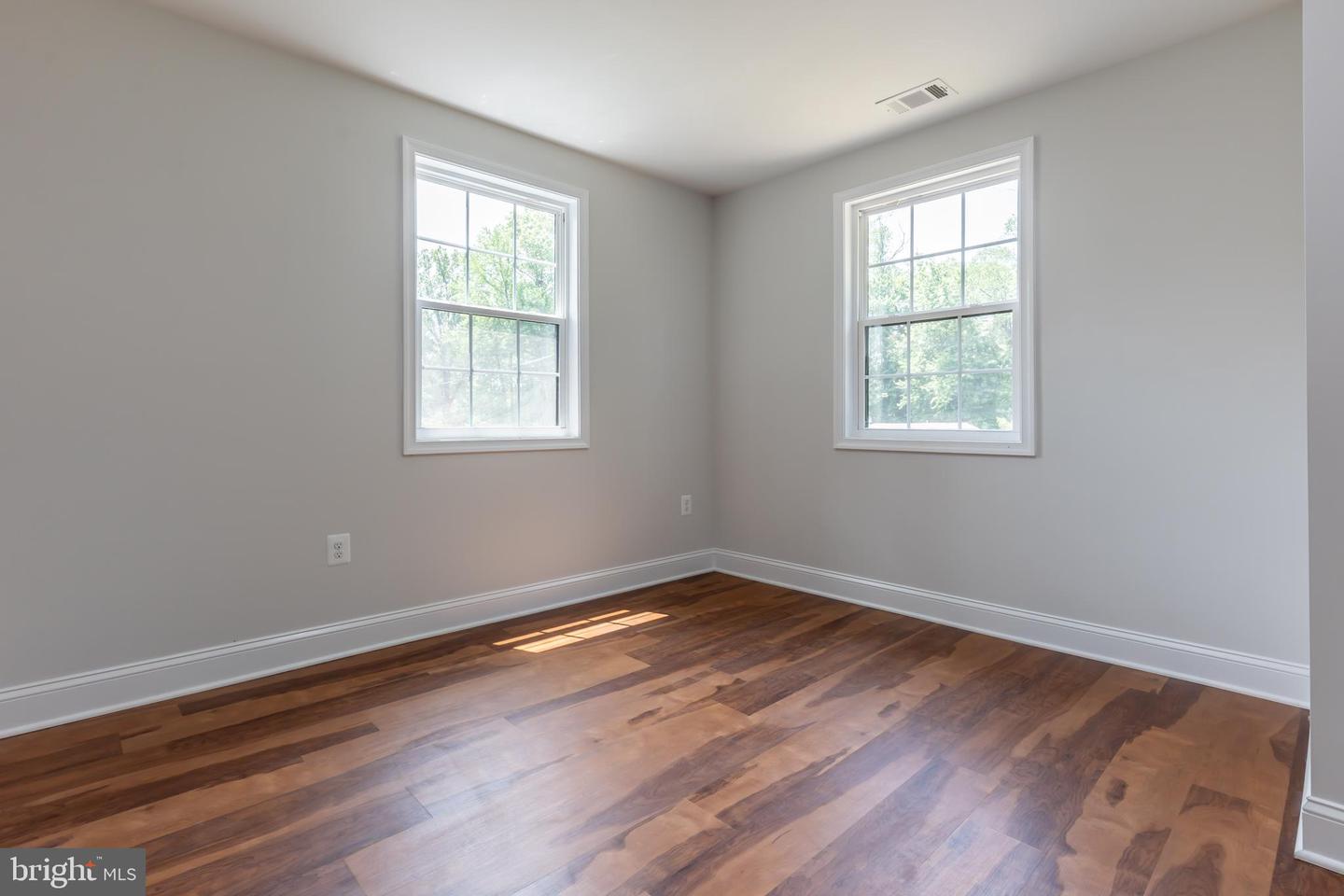 8308 FRYE RD, ALEXANDRIA, Virginia 22309, 3 Bedrooms Bedrooms, ,3 BathroomsBathrooms,Residential,For sale,8308 FRYE RD,VAFX2246962 MLS # VAFX2246962