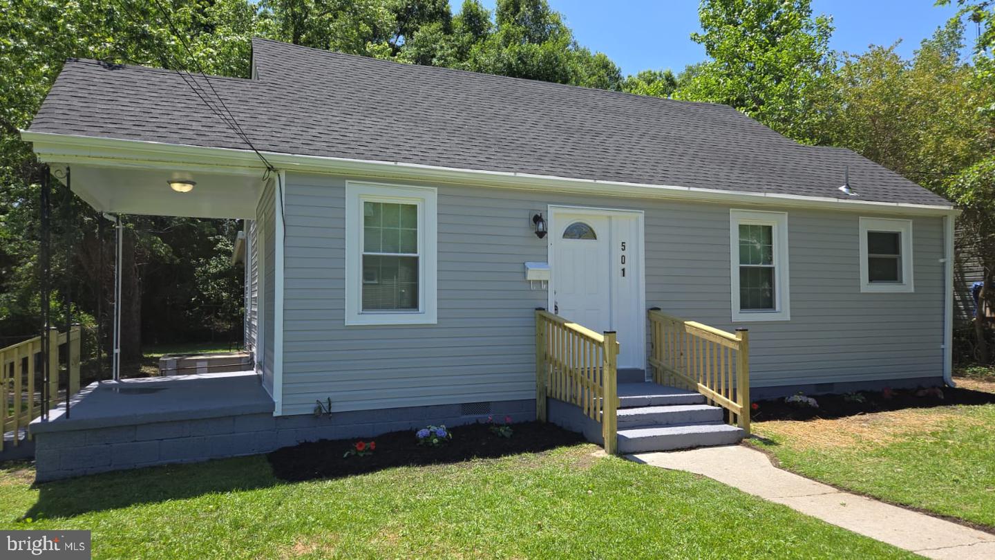 501 TUNSTALL AVE, BLACKSTONE, Virginia 23824, 3 Bedrooms Bedrooms, 5 Rooms Rooms,1 BathroomBathrooms,Residential,For sale,501 TUNSTALL AVE,VANW2000058 MLS # VANW2000058