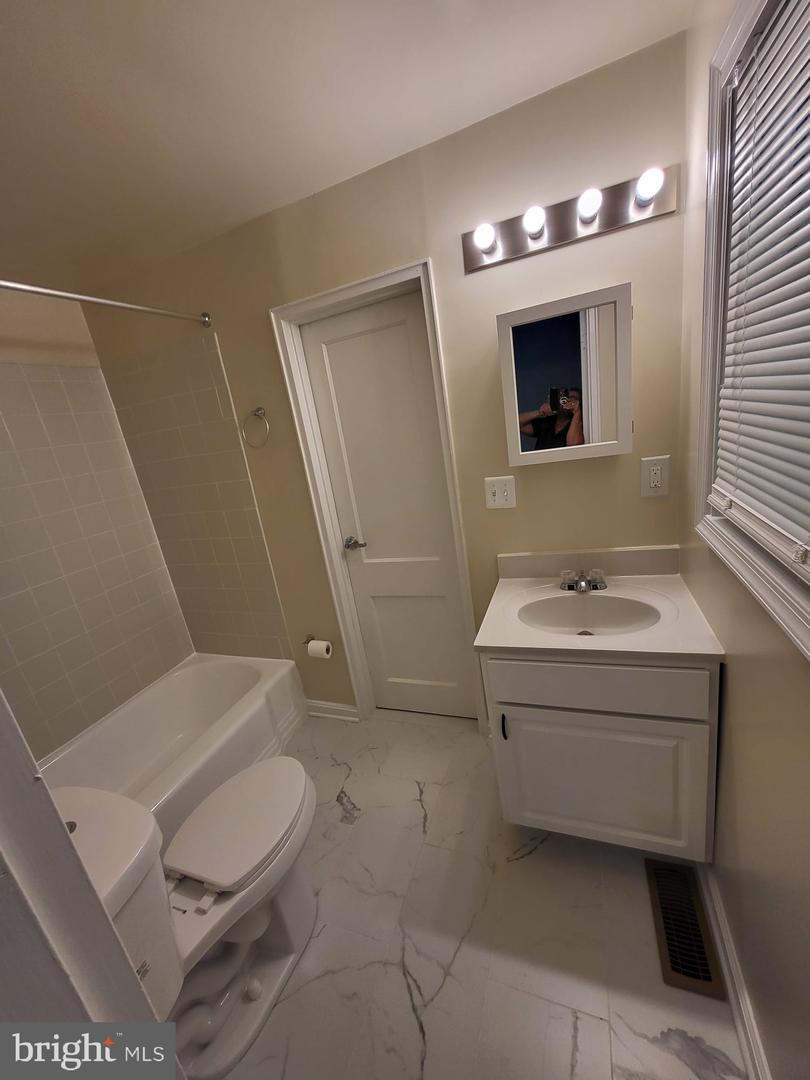 501 TUNSTALL AVE, BLACKSTONE, Virginia 23824, 3 Bedrooms Bedrooms, 5 Rooms Rooms,1 BathroomBathrooms,Residential,For sale,501 TUNSTALL AVE,VANW2000058 MLS # VANW2000058