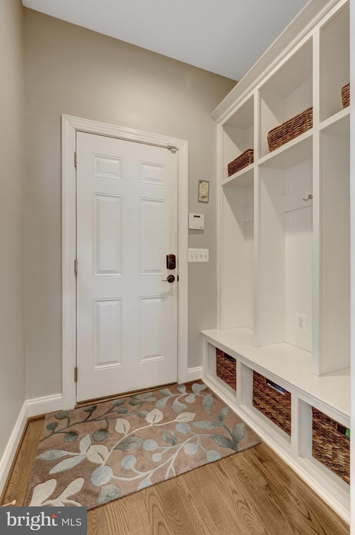 300 JADE CT NW, VIENNA, Virginia 22180, 5 Bedrooms Bedrooms, ,4 BathroomsBathrooms,Residential,For sale,300 JADE CT NW,VAFX2247198 MLS # VAFX2247198