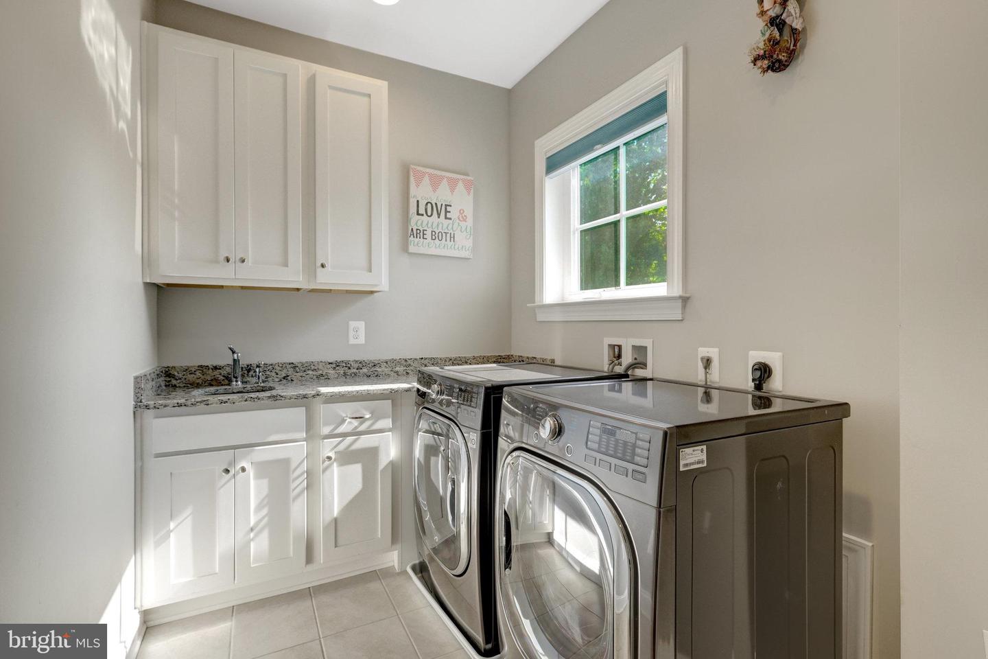 300 JADE CT NW, VIENNA, Virginia 22180, 5 Bedrooms Bedrooms, ,4 BathroomsBathrooms,Residential,For sale,300 JADE CT NW,VAFX2247198 MLS # VAFX2247198